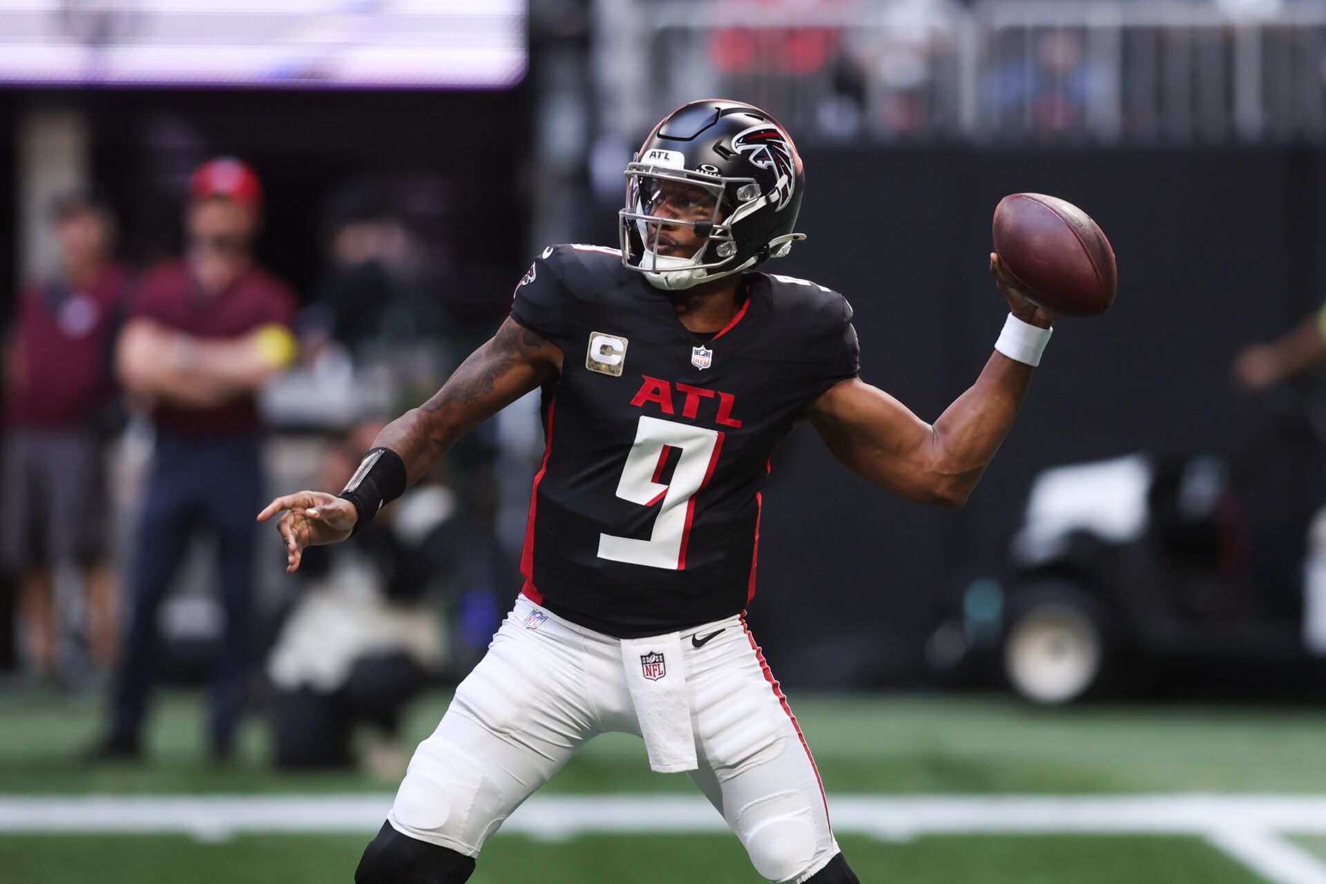 Atlanta Falcons quarterback Michael Penix Jr. (9) throws the ball in the first quarter against the Carolina Panthers at Mercedes-Benz Stadium.