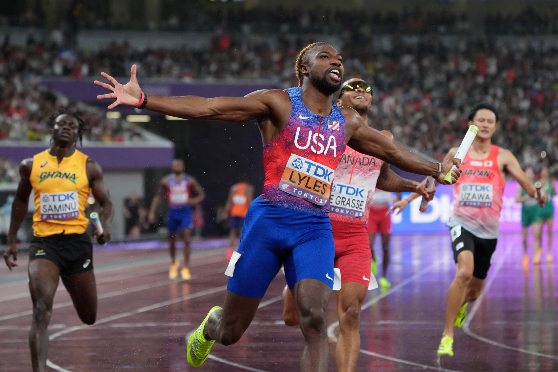 Noah Lyles (USA) defeats Andre De Grasse (CAN) on the anchor of the 4 x 100m relay, 37.29 to 37.55, during the World Athletics Championships at National Stadium.