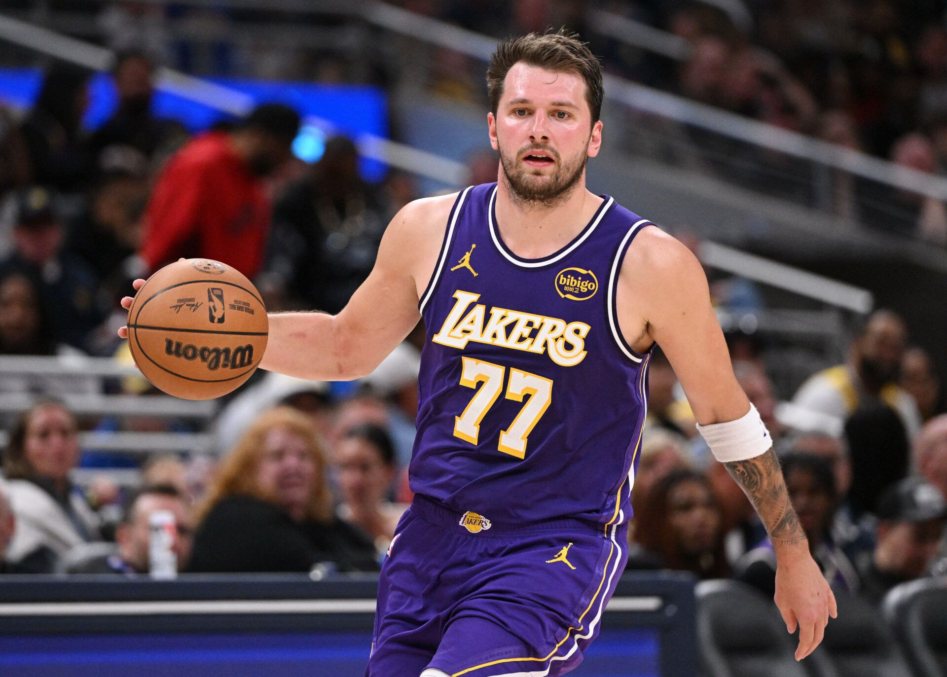 Los Angeles Lakers guard Luka Doncic (77) dribbles the ball down court during the second half against the Indiana Pacers at Gainbridge Fieldhouse.