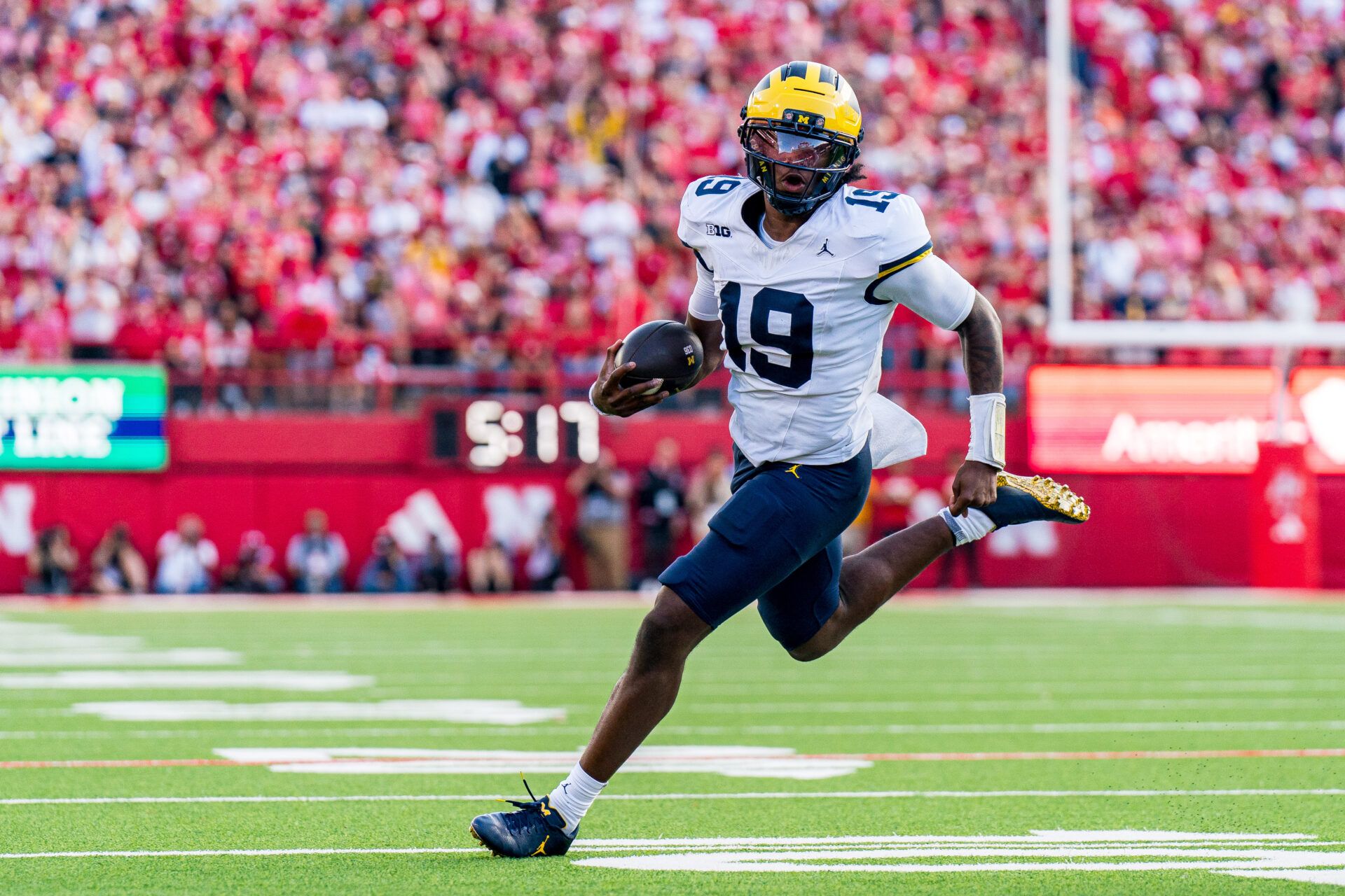 Michigan Wolverines quarterback Bryce Underwood (19) runs against the Nebraska Cornhuskers during the fourth quarter at Memorial Stadium.