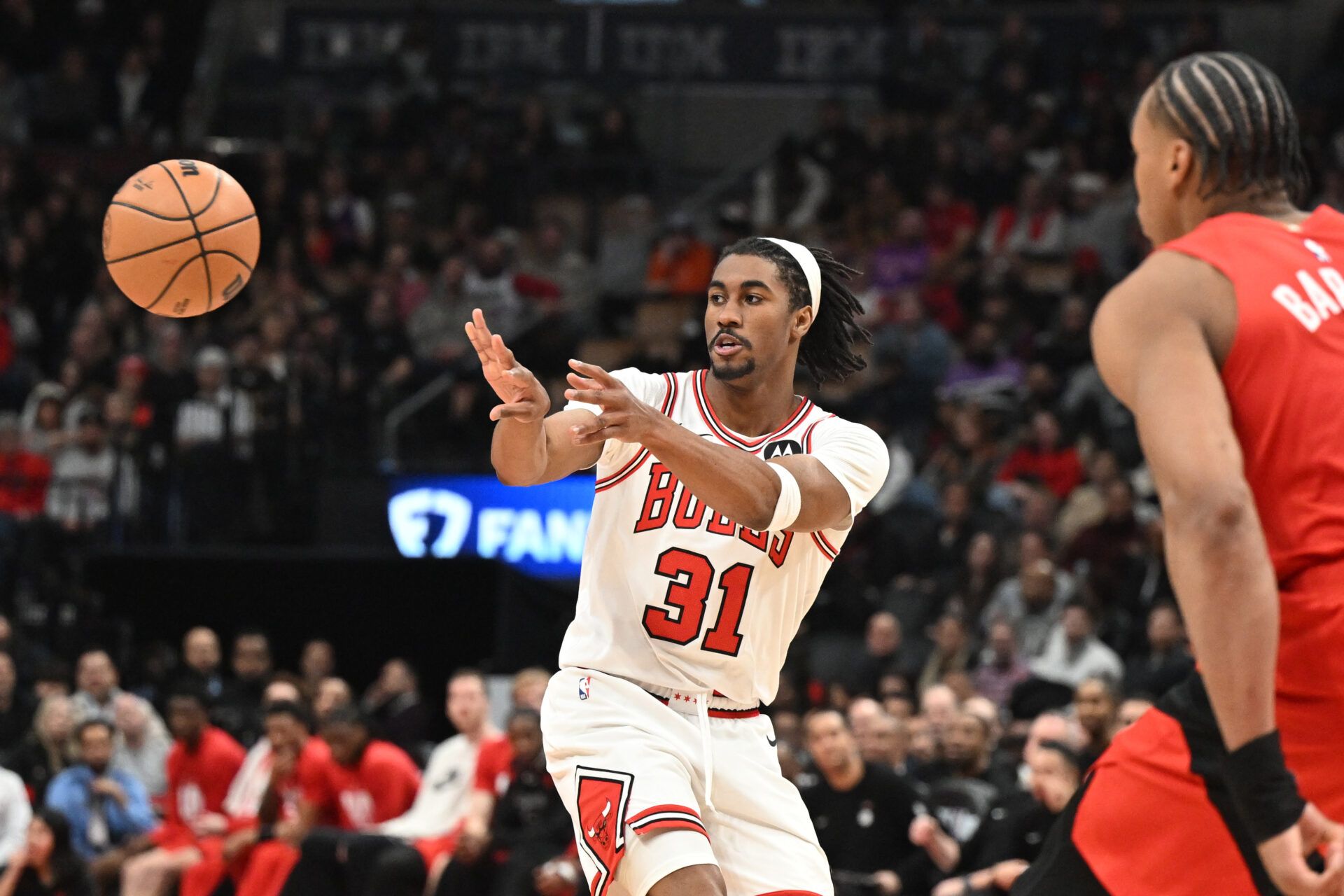 Chicago Bulls guard Jaden Ivey (31) passes against the Toronto Raptors in the second half at Scotiabank Arena.