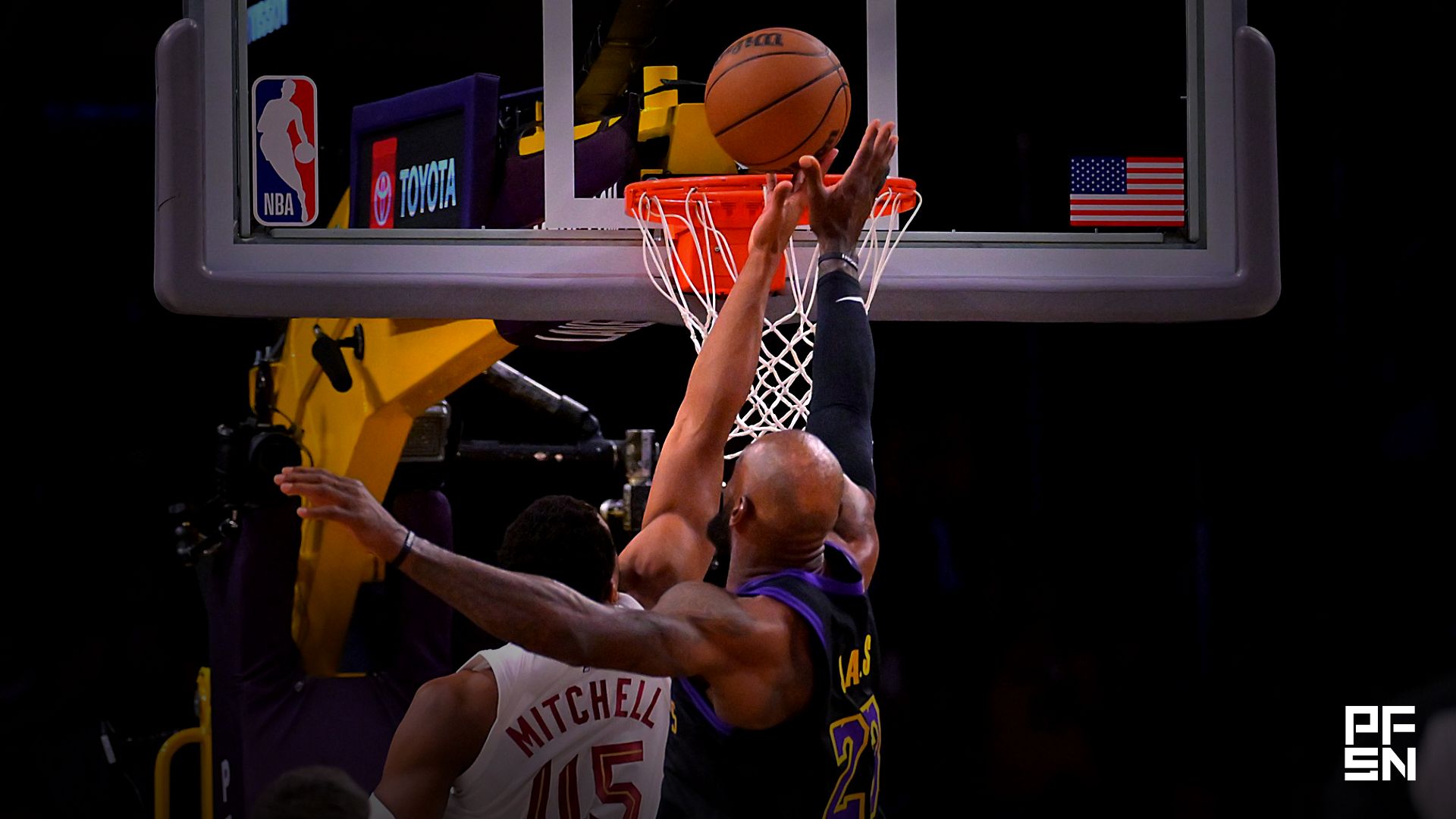 LeBron James Defies Age with Iconic Chase-Down Block on Donovan Mitchell Just Seconds into Lakers-Cavaliers Showdown LeBron James Defies Age with Iconic Chase-Down Block on Donovan Mitchell Just Seconds into Lakers-Cavaliers Showdown