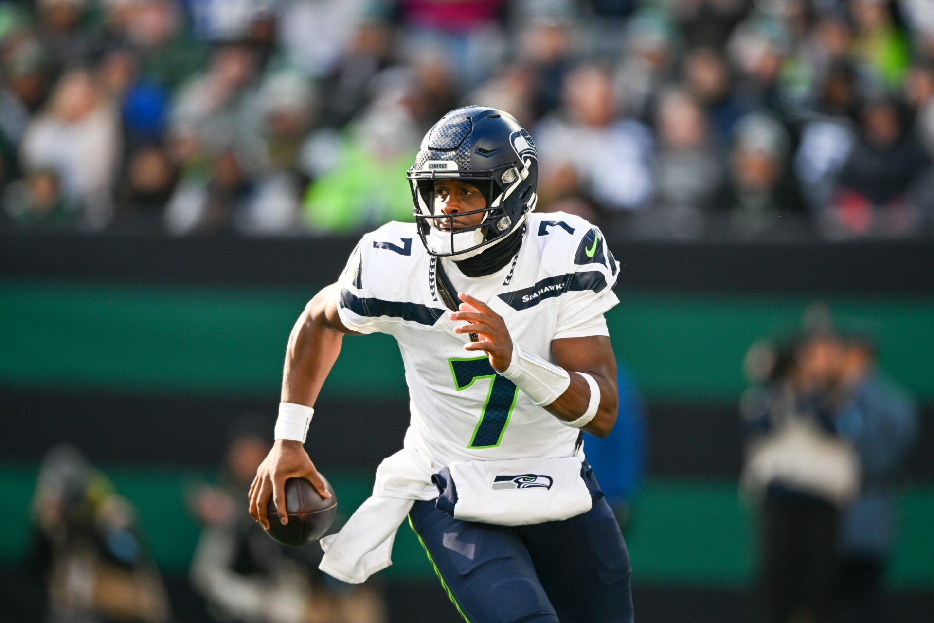 Seattle Seahawks quarterback Geno Smith (7) looks to pass the ball during the first quarter against the New York Jets at MetLife Stadium.