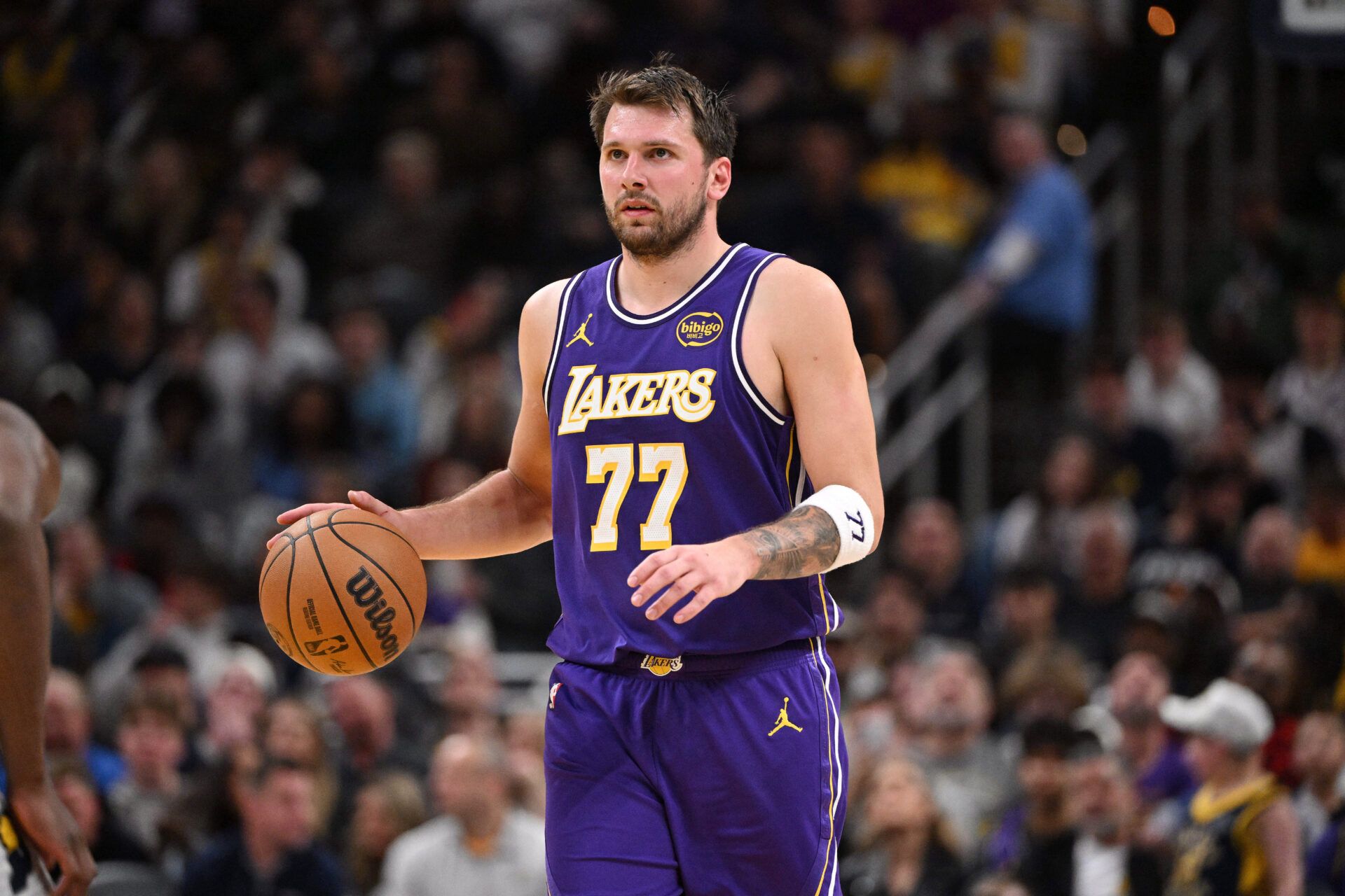 Los Angeles Lakers guard Luka Doncic (77) dribbles the ball down court during the second half against the Indiana Pacers at Gainbridge Fieldhouse.