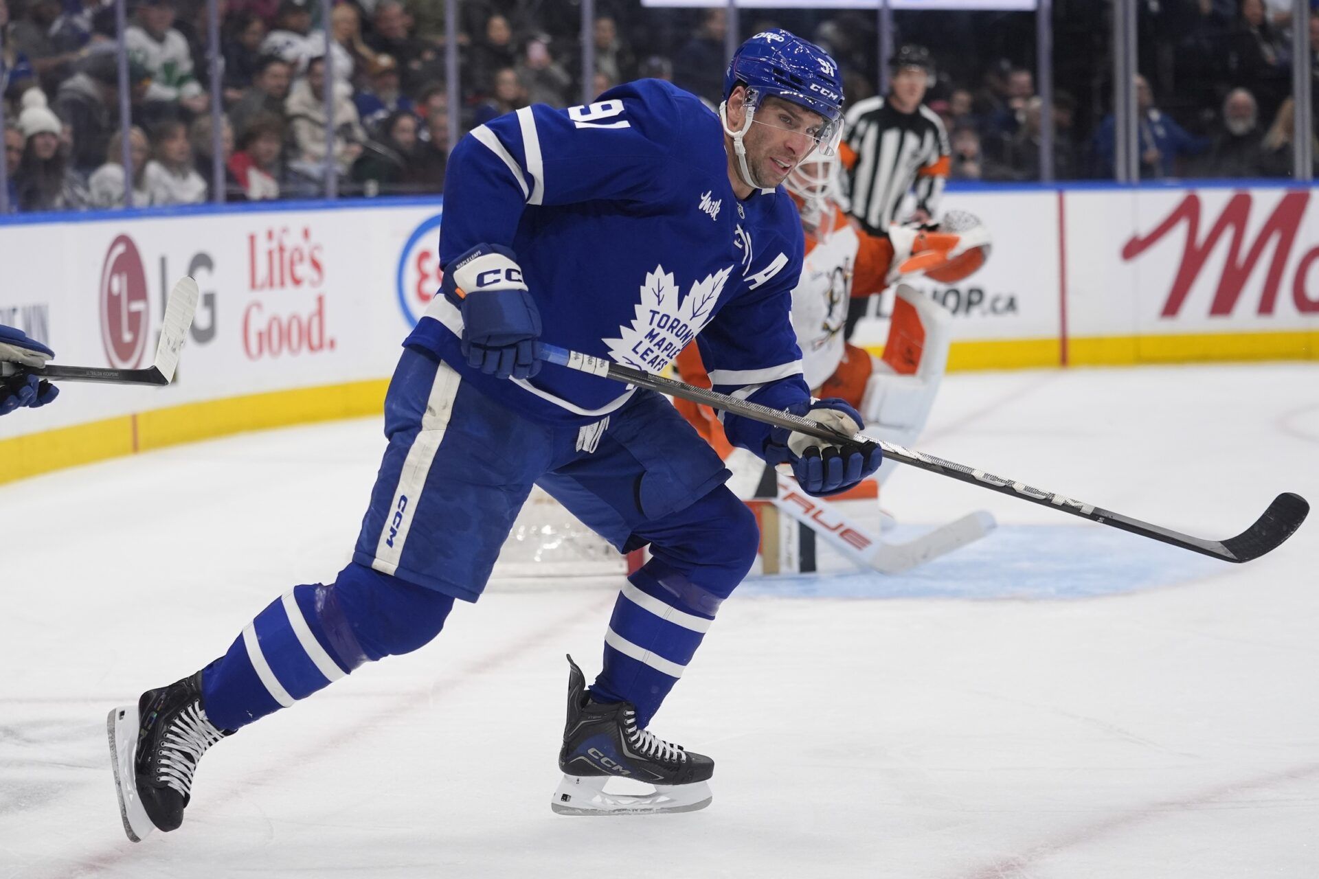 Toronto Maple Leafs forward John Tavares (91) skates against the Anaheim Ducks during the third period at Scotiabank Arena.