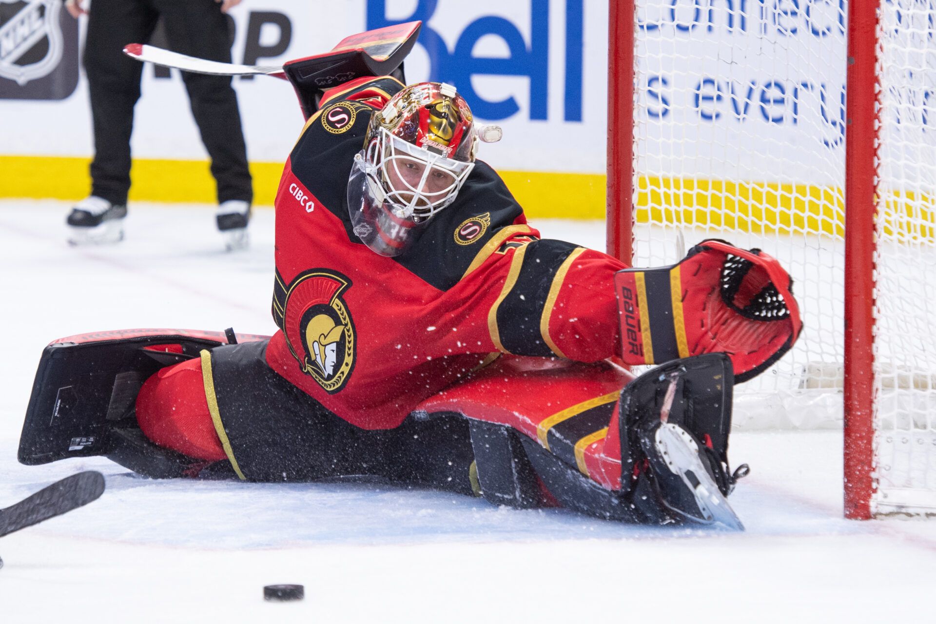 Ottawa Senators goalie Linus Ullmark (35) reaches for the puck in the second period against the Pittsburgh Penguins at the Canadian Tire Centre.