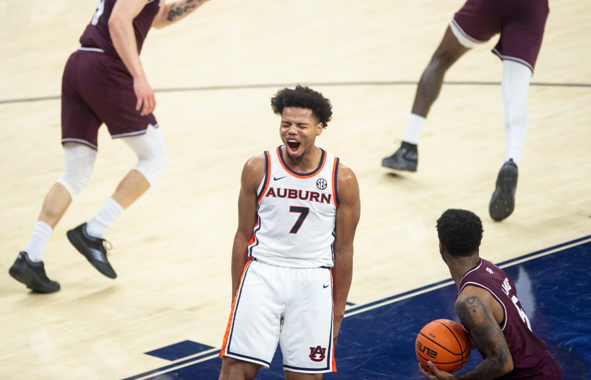 Auburn Tigers forward Keyshawn Hall (7) celebrates his dunk as Auburn Tigers take on Texas A&M Aggies at Neville Arena in Auburn, Ala. on Tuesday, Jan. 6, 2026. Auburn Tigers lead Texas A&M Aggies 47-37 at halftime.