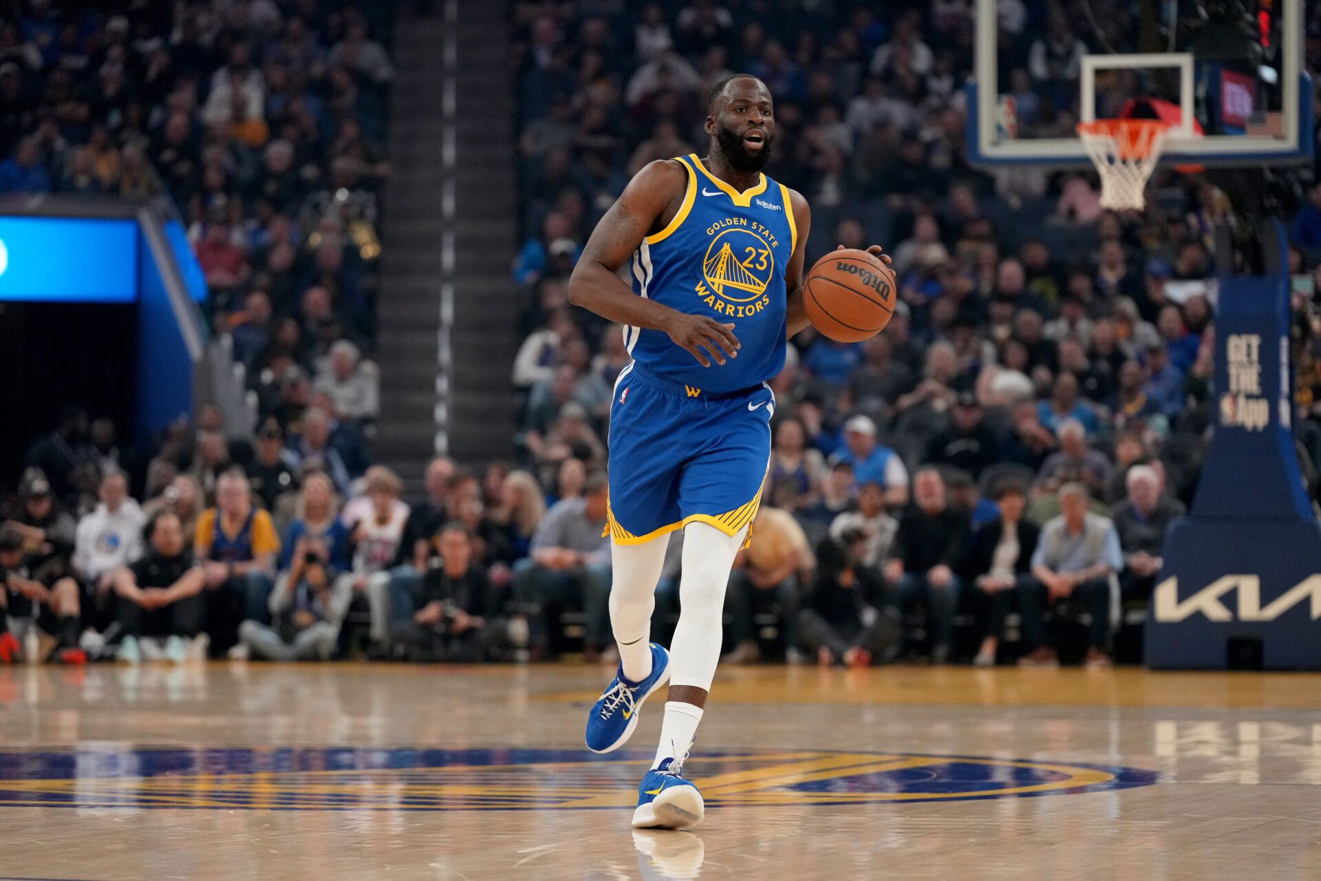 Golden State Warriors forward Draymond Green (23) dribbles the ball against the San Antonio Spurs in the first quarter at the Chase Center.