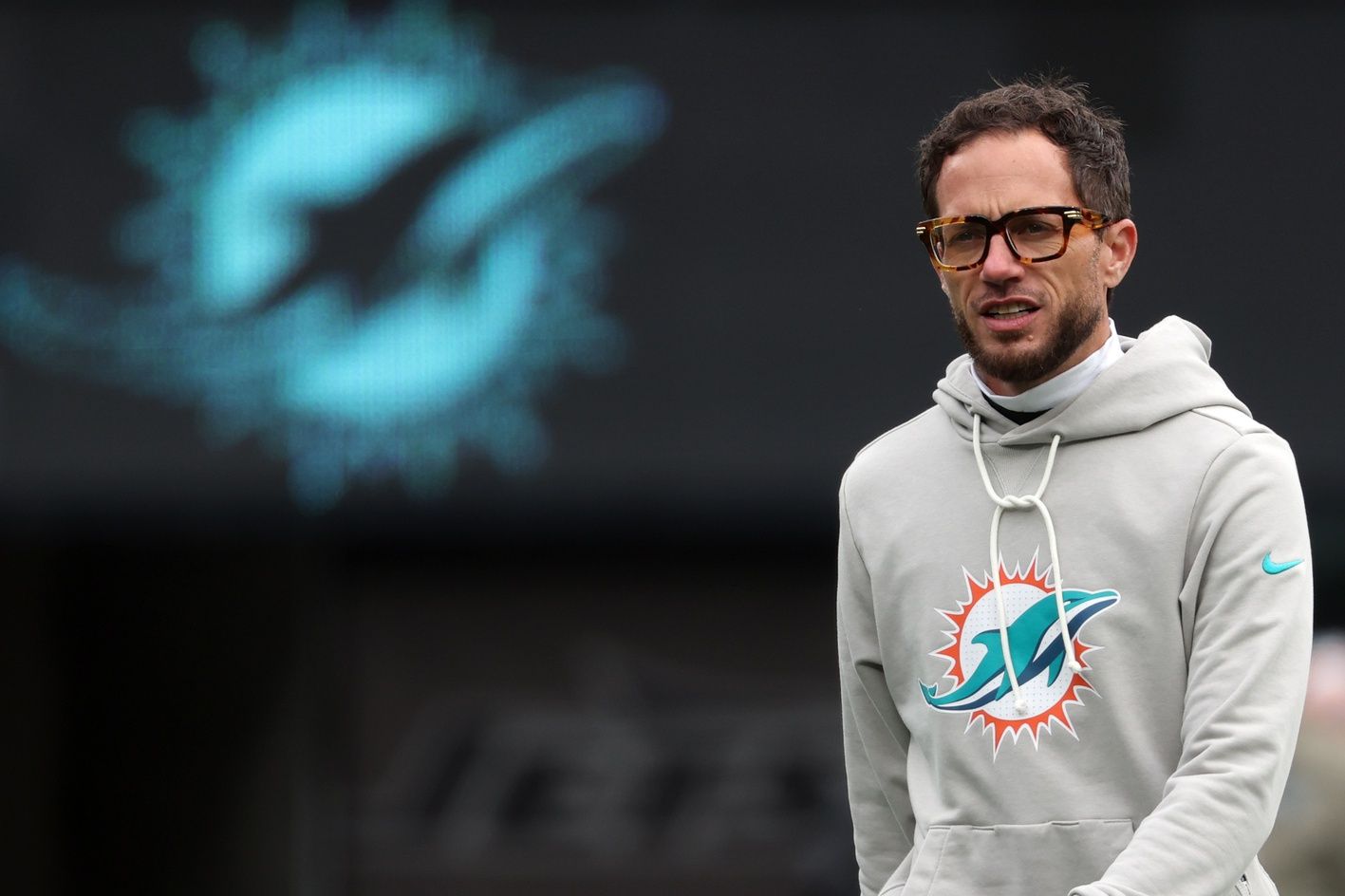 Miami Dolphins head coach Mike McDaniel looks on during warmups before the game between the Miami Dolphins and New York Jets at MetLife Stadium.