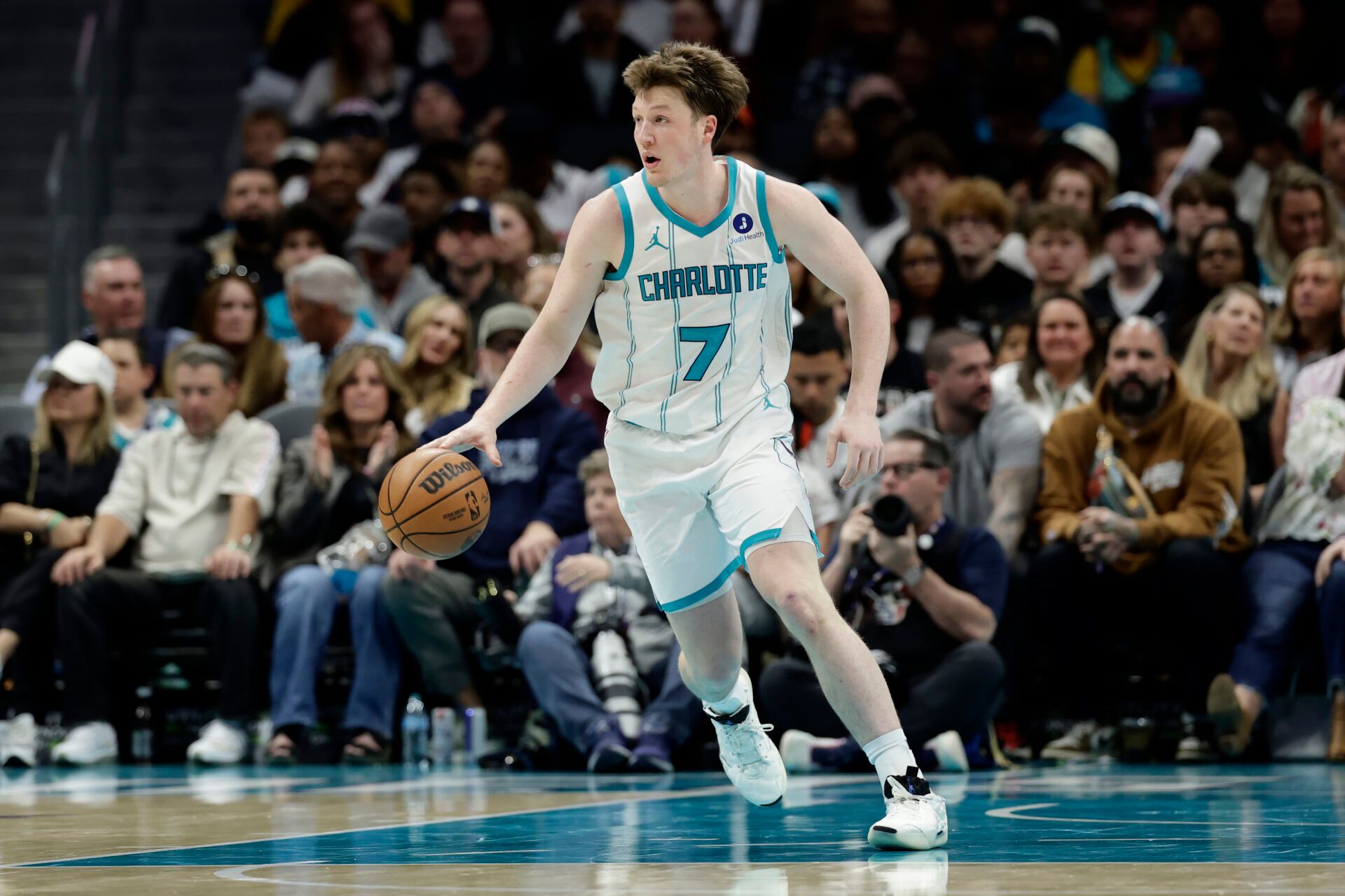 Charlotte Hornets guard/forward Kon Knueppel (7) dribbles the ball up the court during the fourth quarter against the Philadelphia 76ers at Spectrum Center.