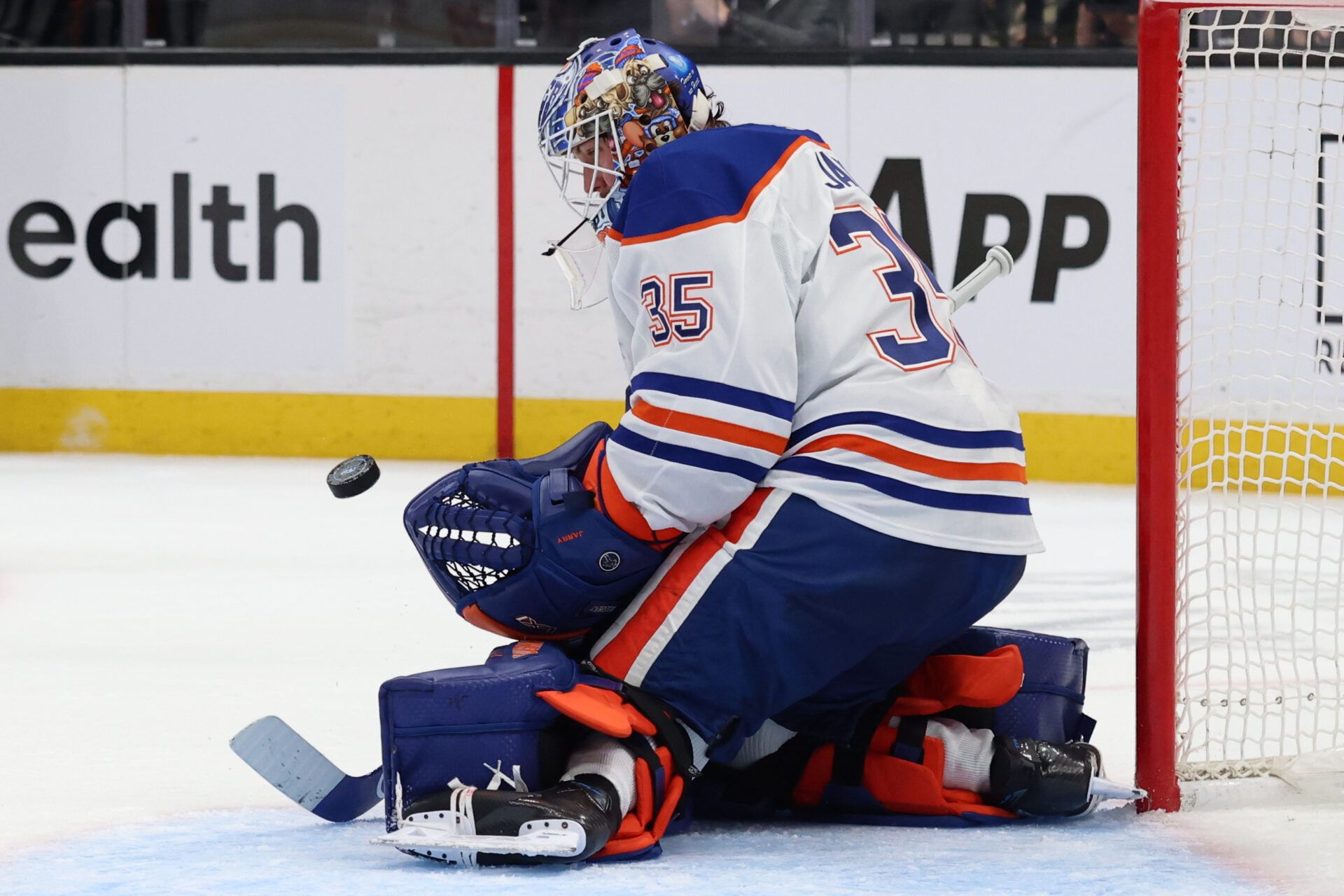 Edmonton Oilers goaltender Tristan Jarry (35) blocks a shot by the Utah Mammoth during the third period at Delta Center.
