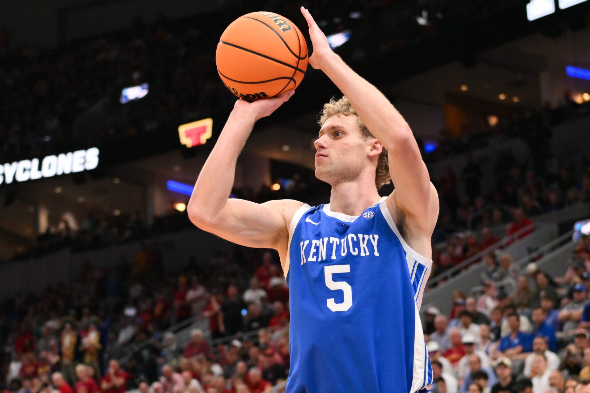 Kentucky Wildcats guard Collin Chandler (5) shoots during the second half against the Iowa State Cyclones during a second round game of the men's 2026 NCAA Tournament at Enterprise Center.