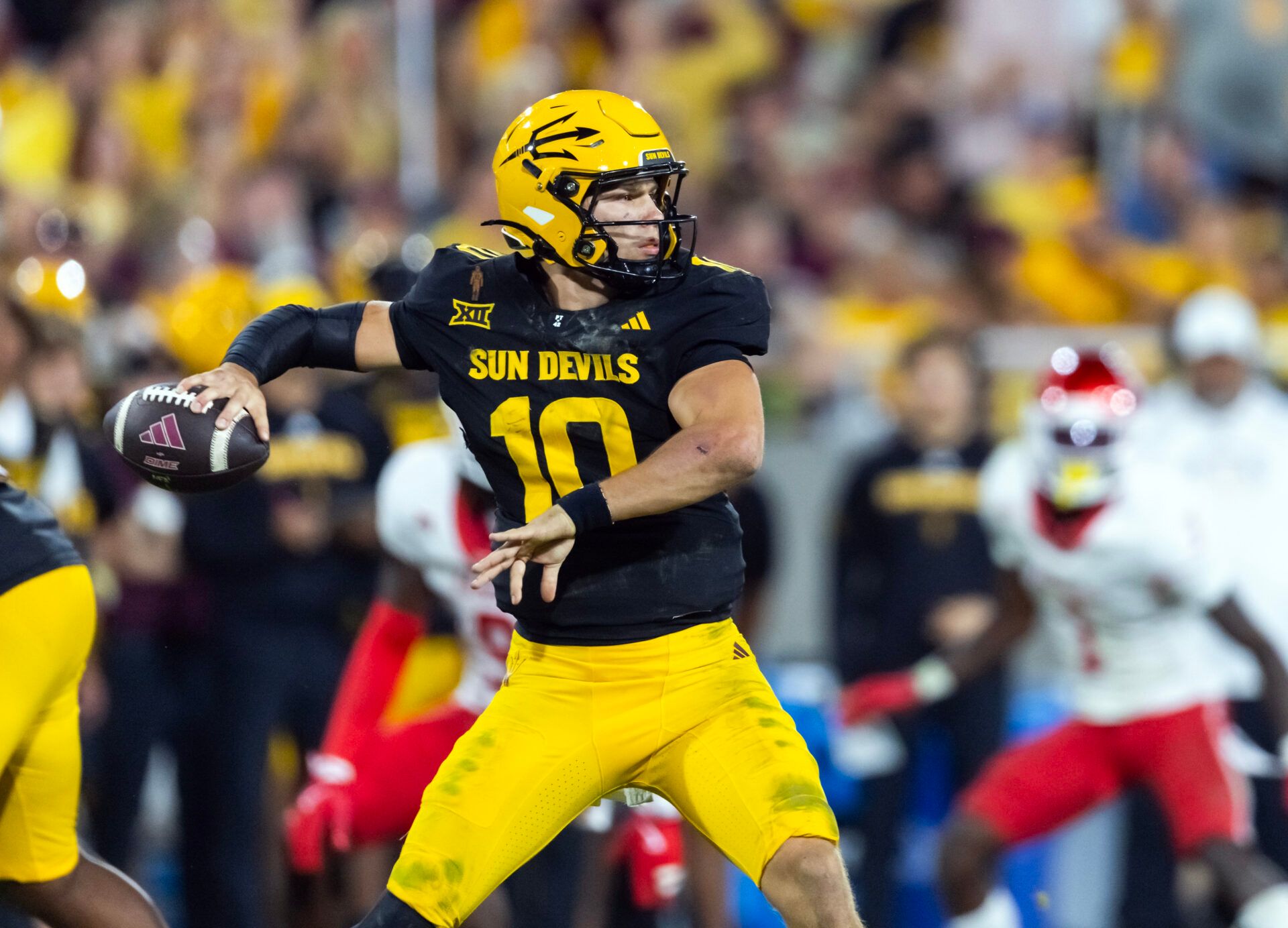 Arizona State Sun Devils quarterback Sam Leavitt (10) against the Houston Cougars at Mountain America Stadium.