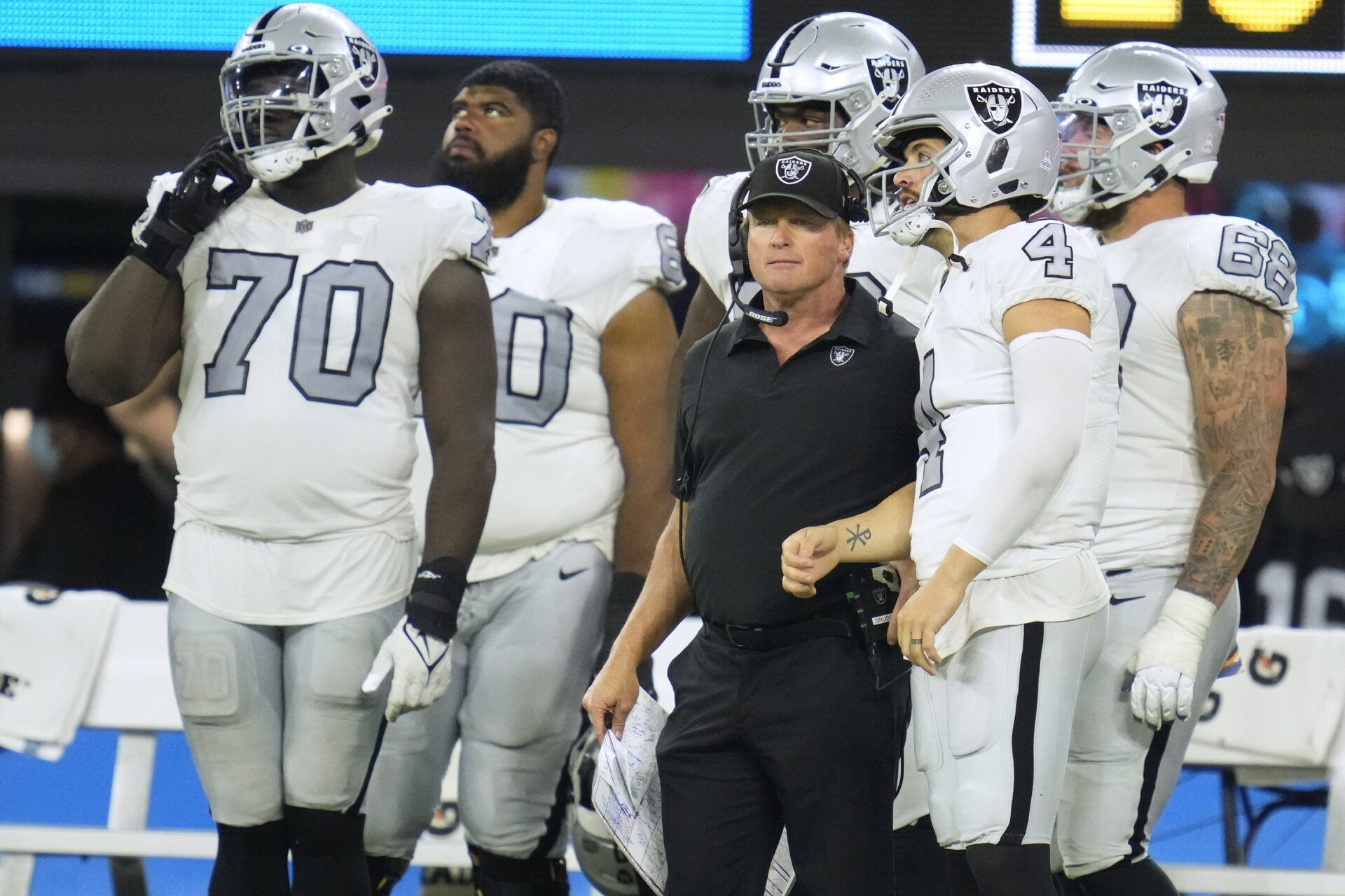 Las Vegas Raiders head coach Jon Gruden talks with quarterback Derek Carr (4) during the second half against the Los Angeles Chargers at SoFi Stadium.