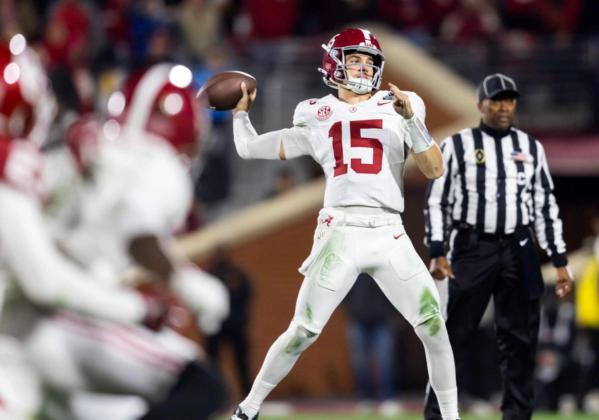 Alabama Crimson Tide quarterback Ty Simpson (15) against the Oklahoma Sooners during the CFP National Playoff First Round at Gaylord Family Oklahoma Memorial Stadium.