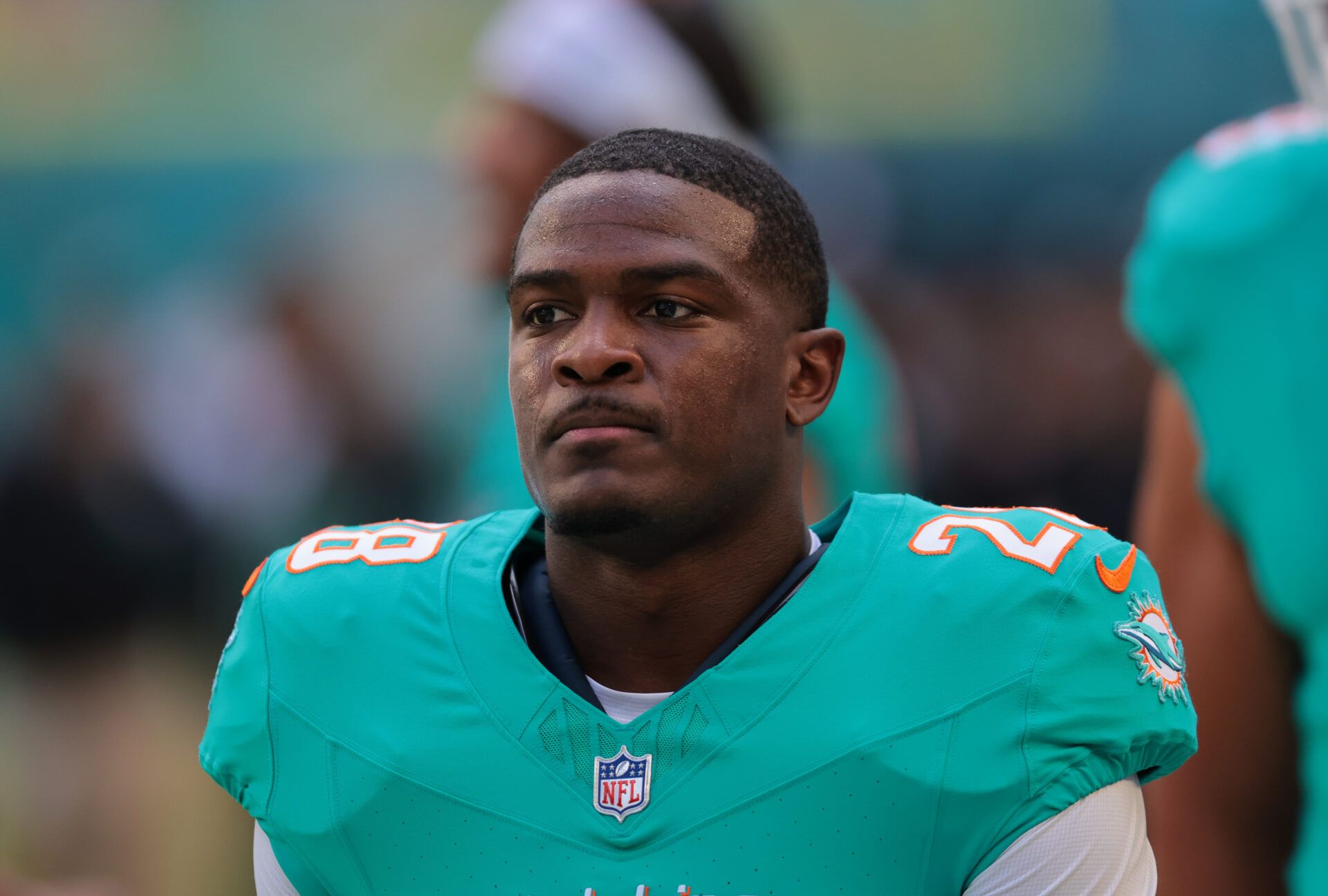 Miami Dolphins running back De'Von Achane (28) warms up before a game against the Tampa Bay Buccaneers at Hard Rock Stadium.