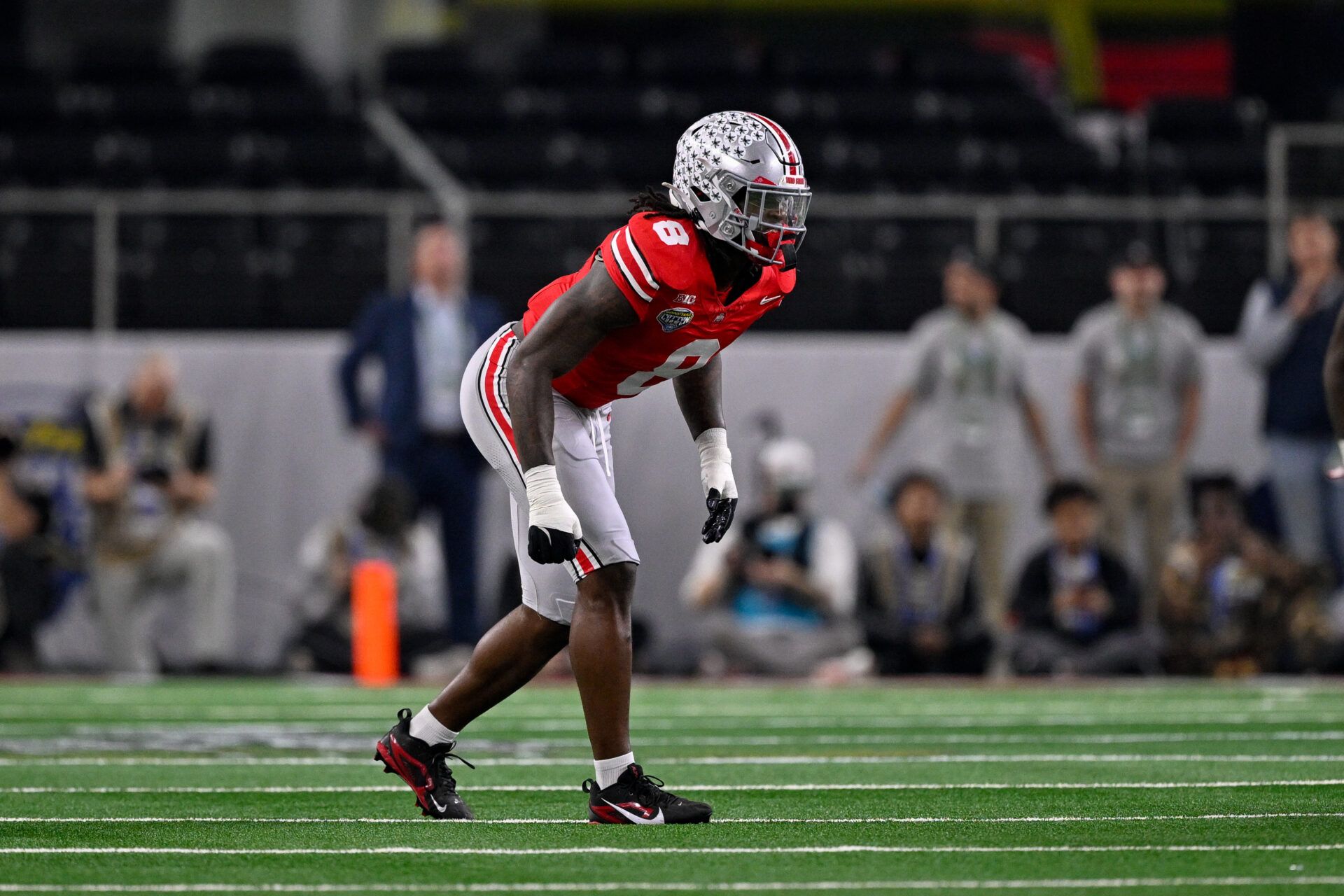 Ohio State Buckeyes linebacker Arvell Reese (8) gets into position during the 2025 Cotton Bowl and quarterfinal game of the College Football Playoff at AT&T Stadium.