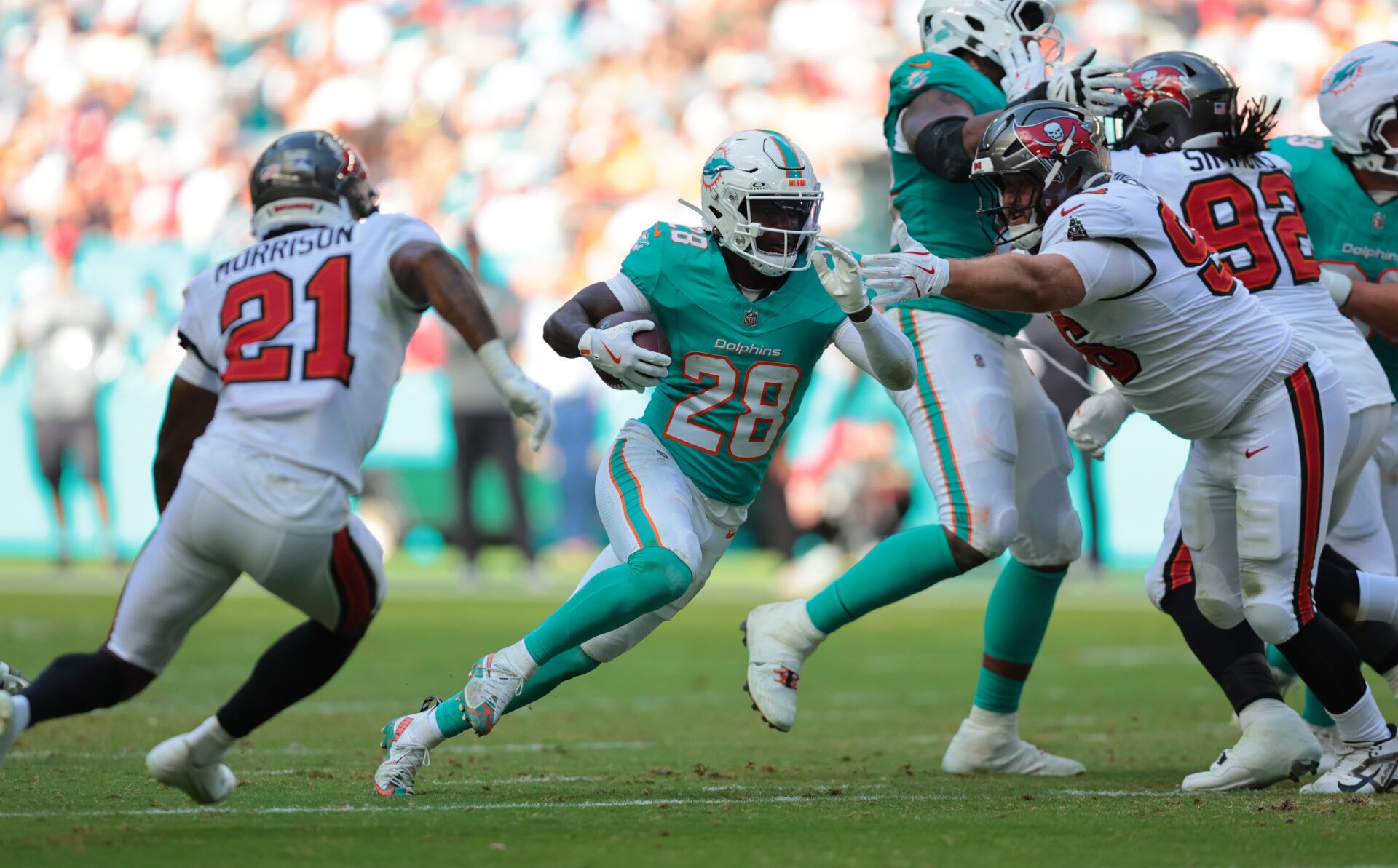 Miami Dolphins running back De'Von Achane (28) runs for a gain during the second quarter against the Tampa Bay Buccaneers at Hard Rock Stadium.
