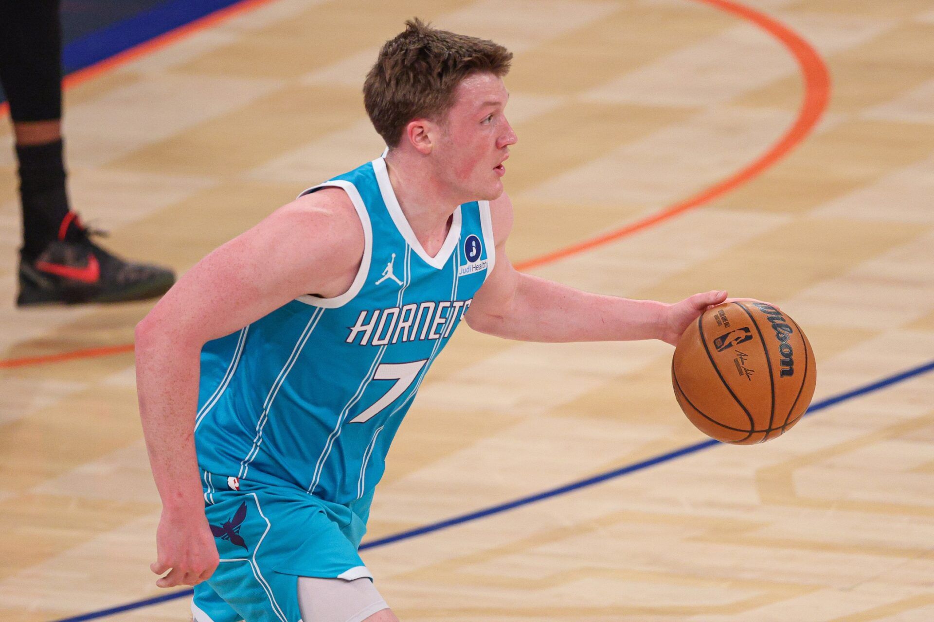 Charlotte Hornets guard Kon Knueppel (7) dribbles up court against the New York Knicks during the first half at Madison Square Garden.