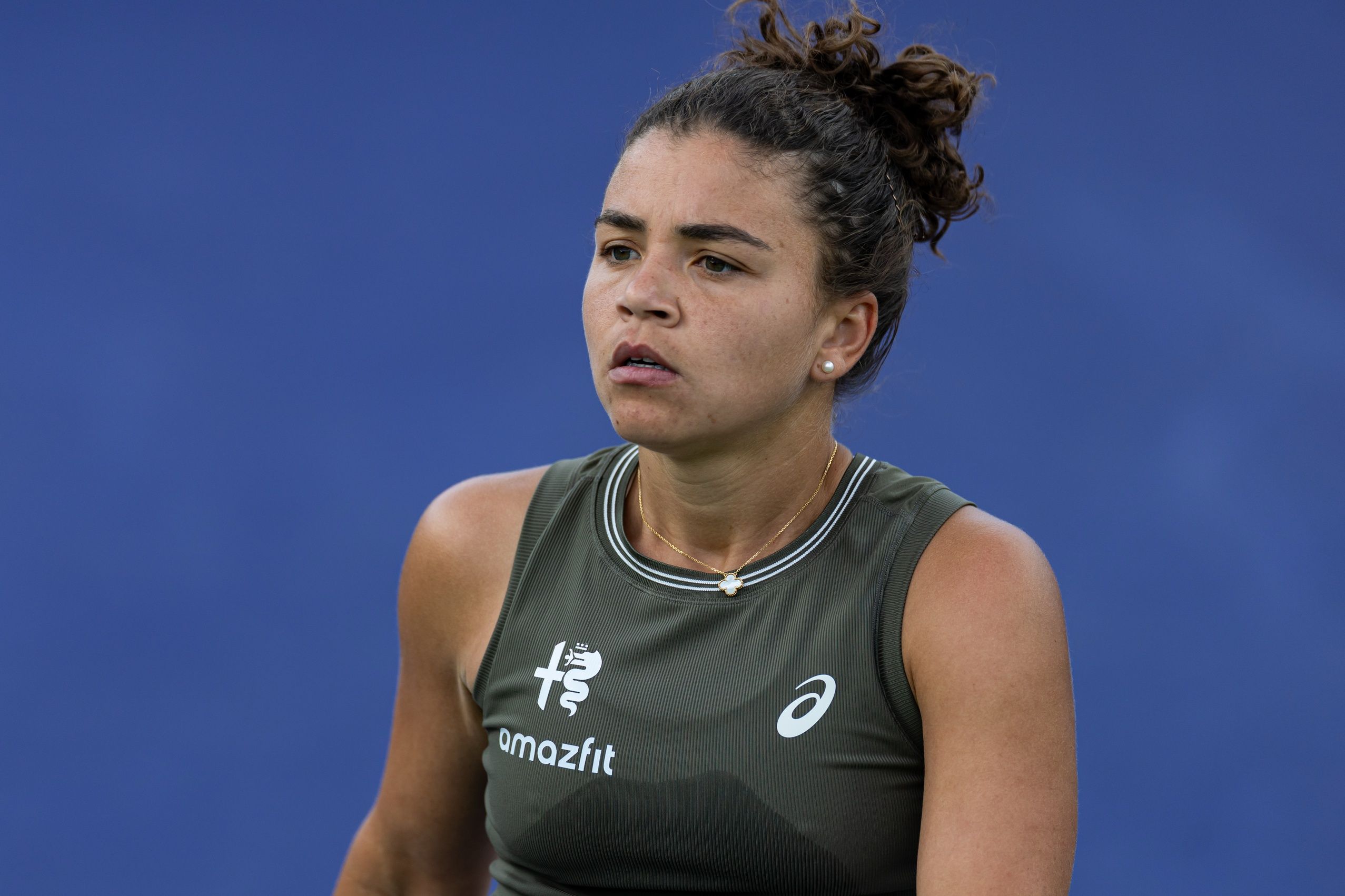 Jasmine Paolini Breaks Down in Tears As Struggles Continue With Brutal  Stuttgart 1R Exit