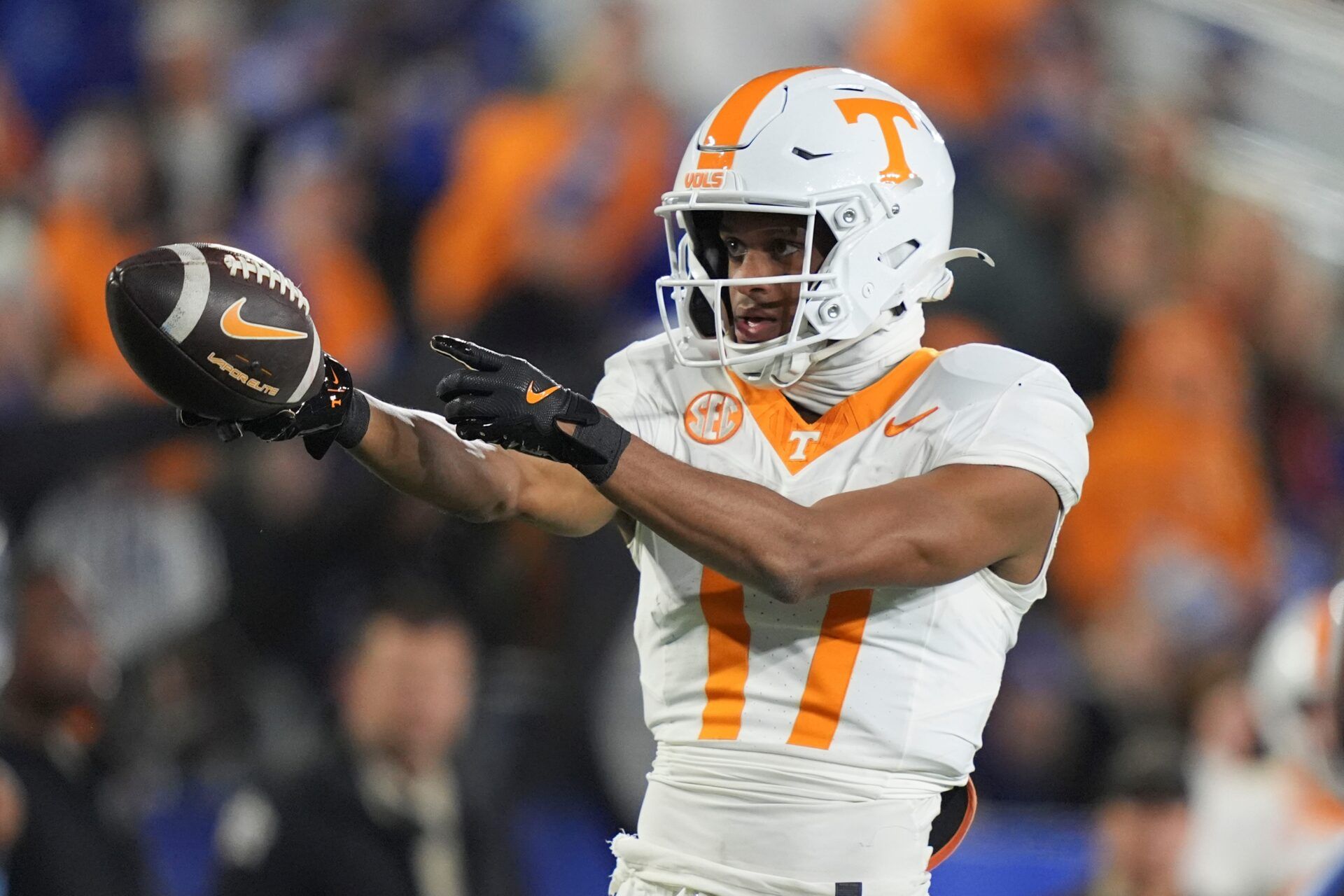 Tennessee wide receiver Chris Brazzell II (17) signals a first down during a NCAA football game against Kentucky at Kroger Field in Lexington, Kentucky on Oct. 25, 2025.