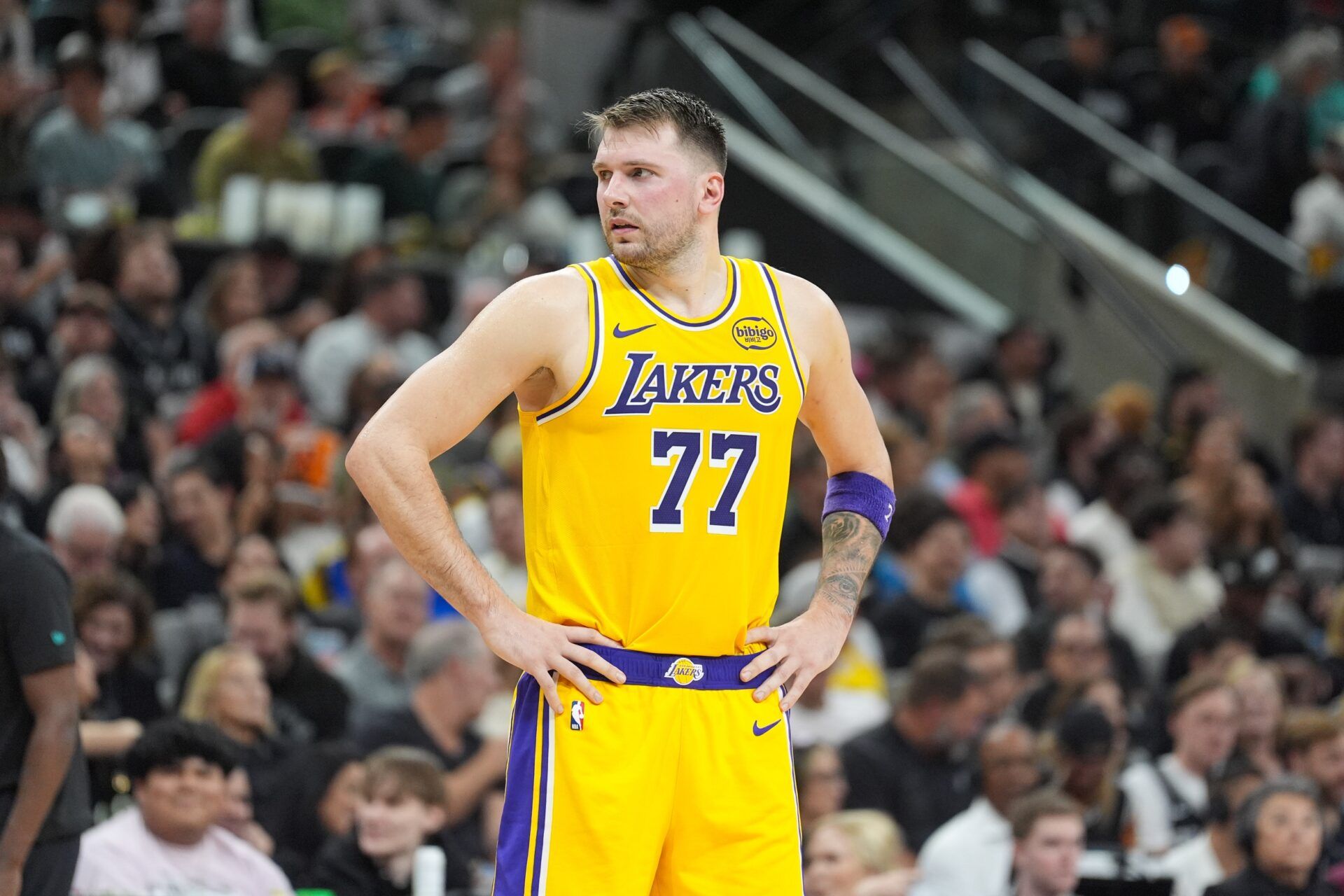 Los Angeles Lakers forward/guard Luka Dončić (77) looks over in the first half against the San Antonio Spurs at Frost Bank Center.