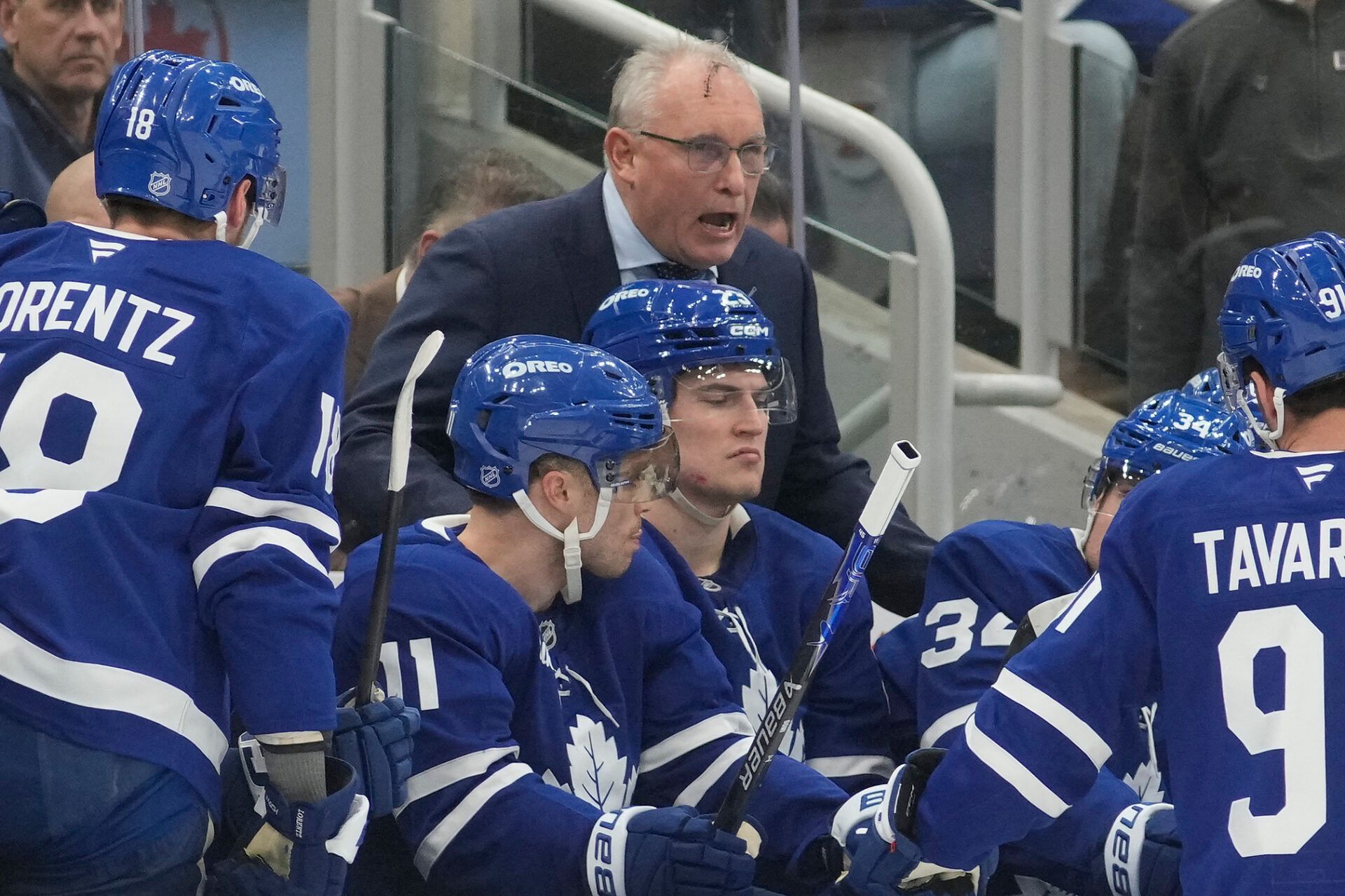 Toronto Maple Leafs head coach Craig Berube talks to his players at Scotiabank Arena.
