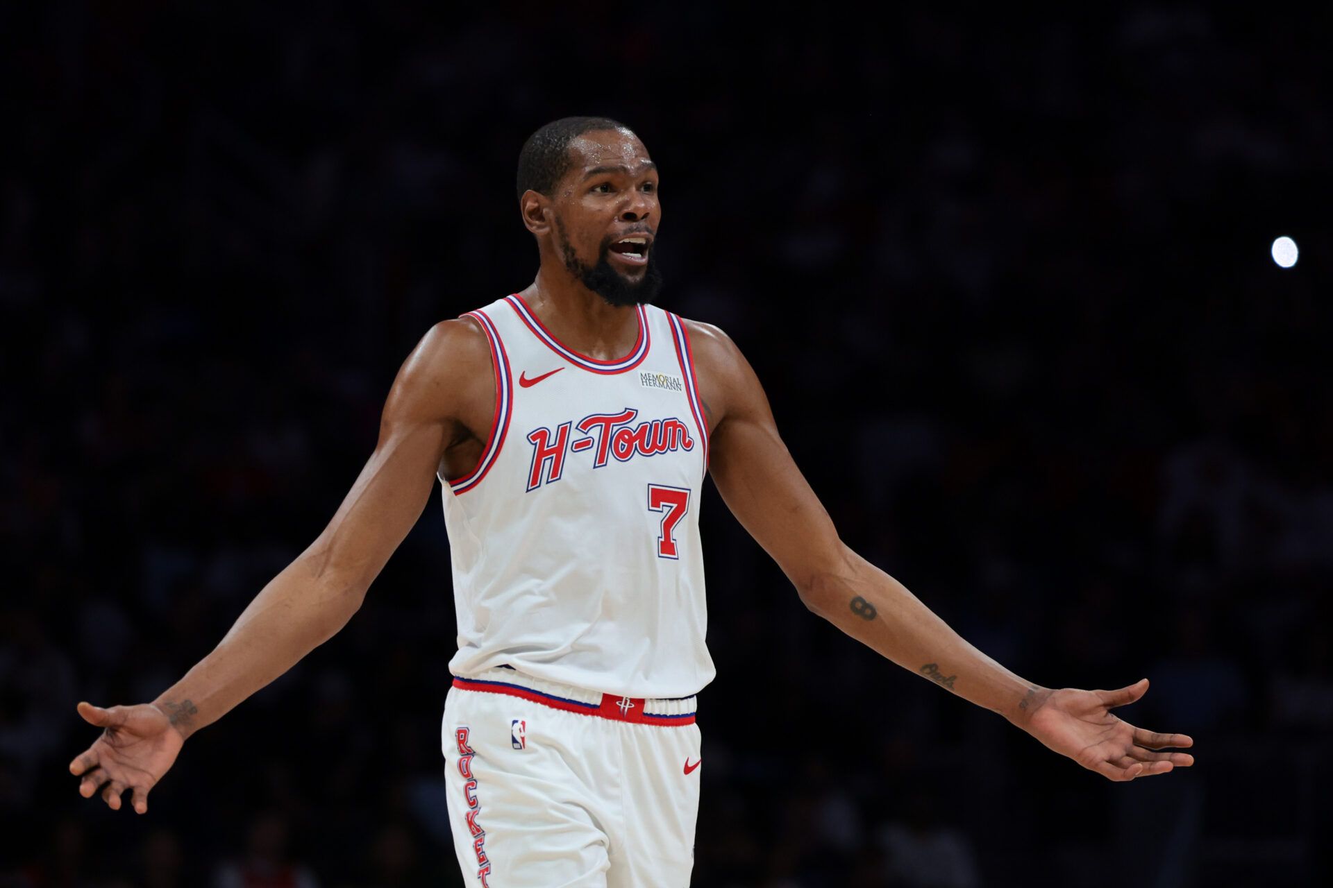 Houston Rockets forward Kevin Durant (7) reacts against the Miami Heat during the fourth quarter at Kaseya Center.