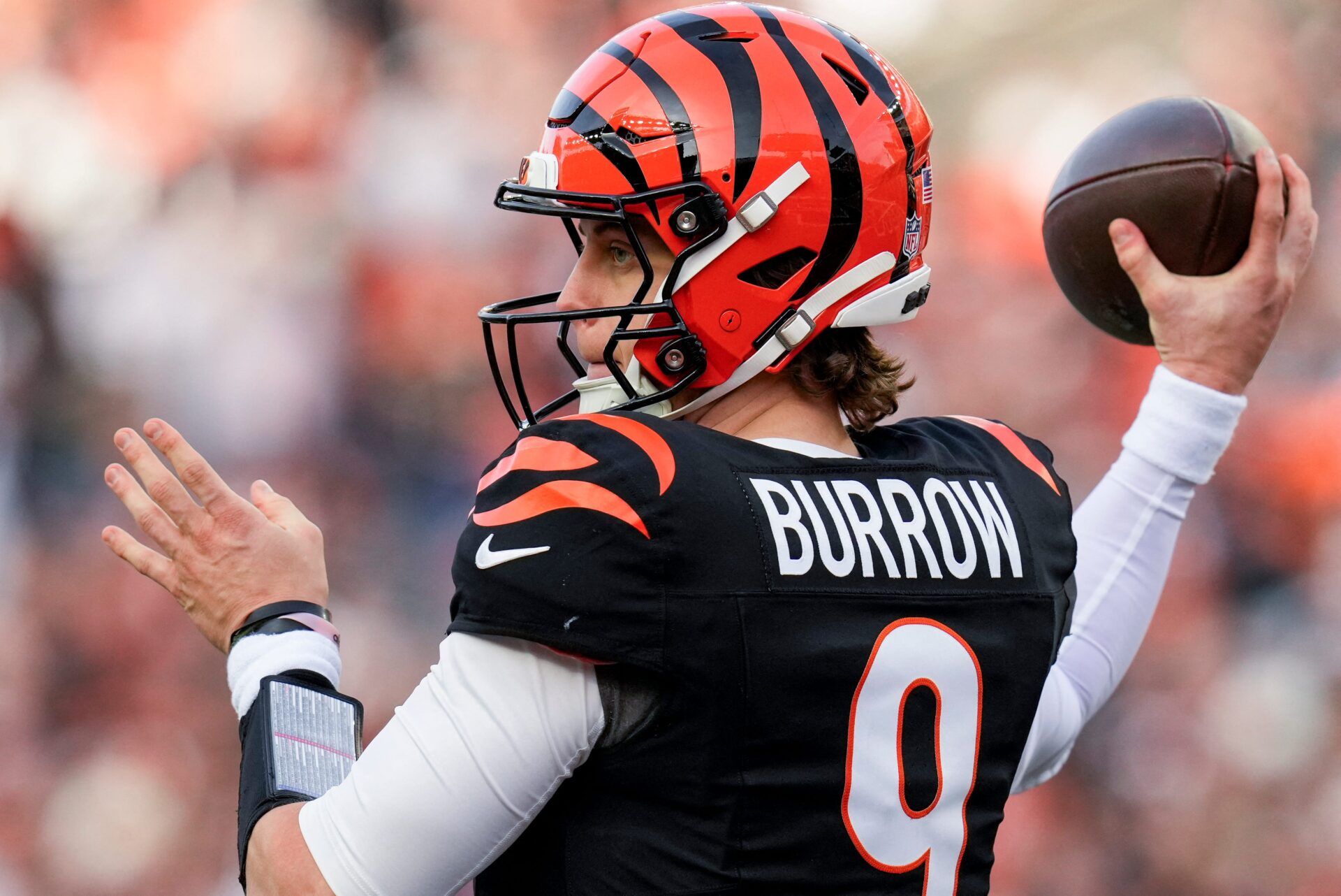 Cincinnati Bengals quarterback Joe Burrow (9) throws a pass in the fourth quarter the Cleveland Brownsat Paycor Stadium.