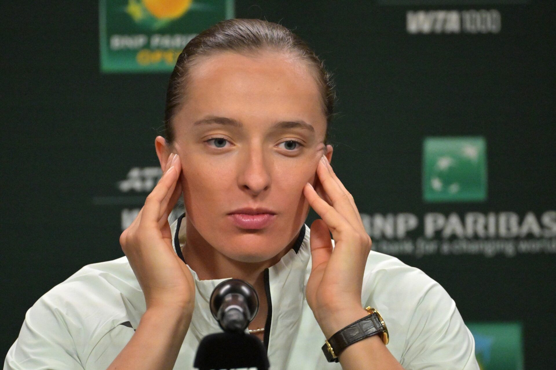 Iga Swiatek (POL) speaks to the media at a news conference during the BNP Paribas Open at the Indian Wells Tennis Garden.