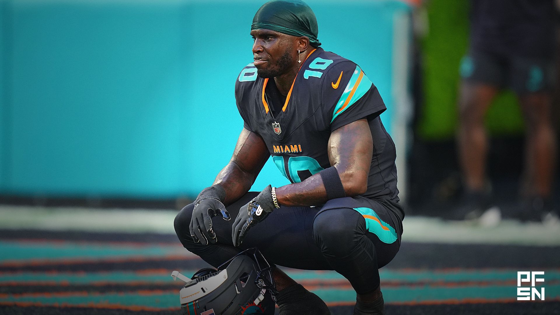 Miami Dolphins wide receiver Tyreek Hill (10) practices before the game against the New York Jets at Hard Rock Stadium.