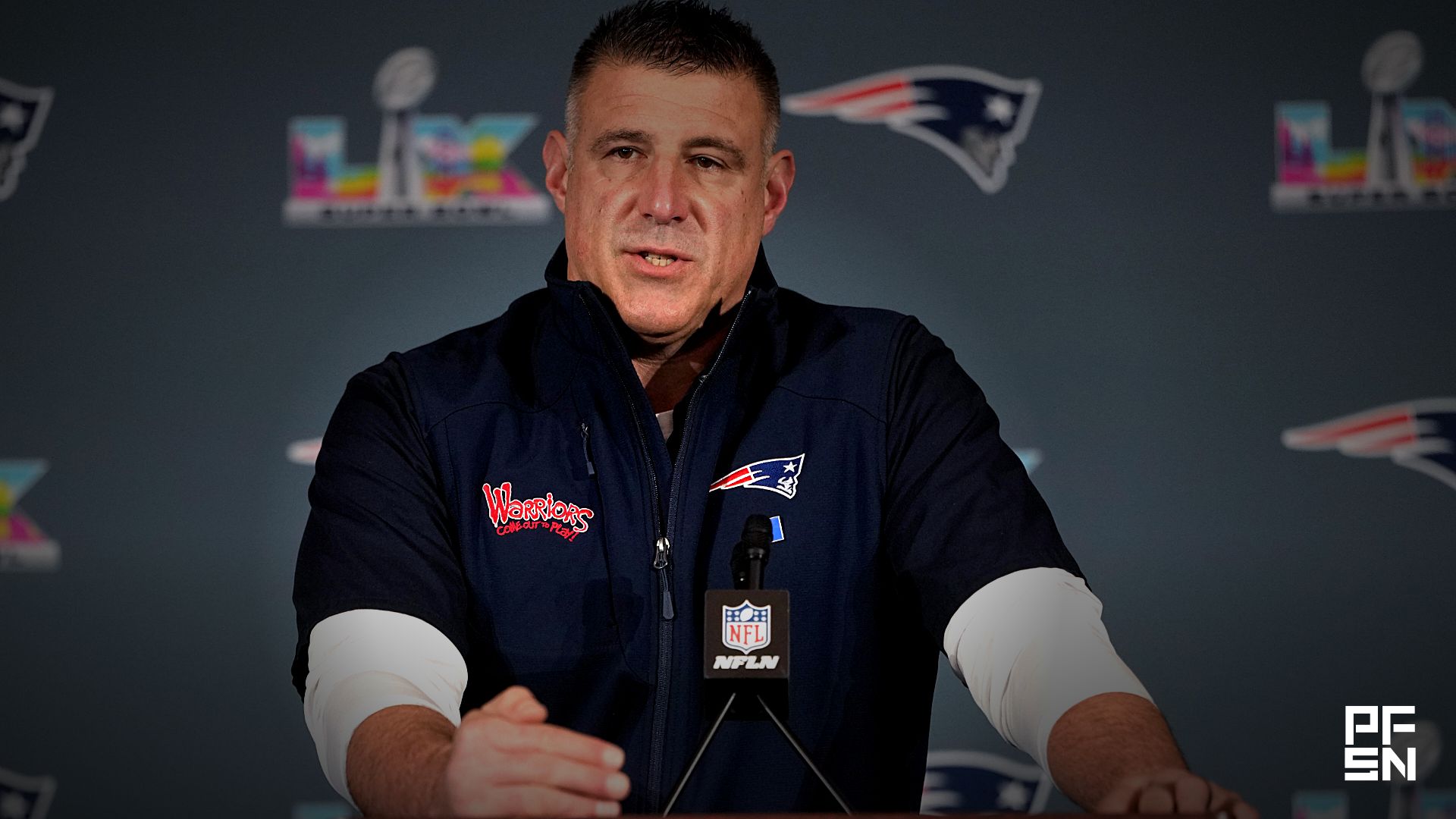 'Aaron Rodgers Spent More Time in Darkness' — NFL World Roasts Mike Vrabel for Return to Patriots After 1 Day of Counseling