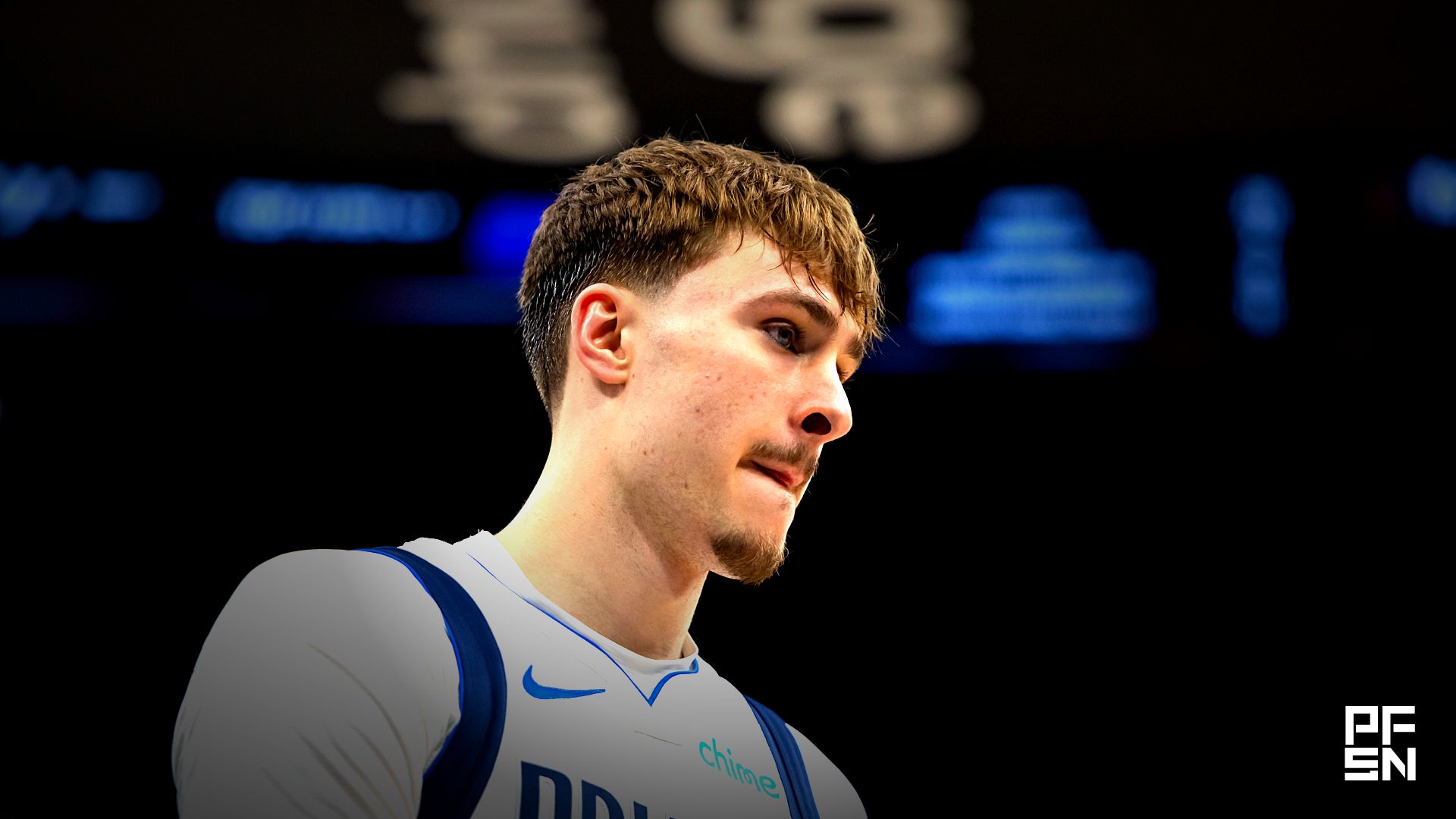 Dallas Mavericks forward Cooper Flagg (32) against the Phoenix Suns at Mortgage Matchup Center.