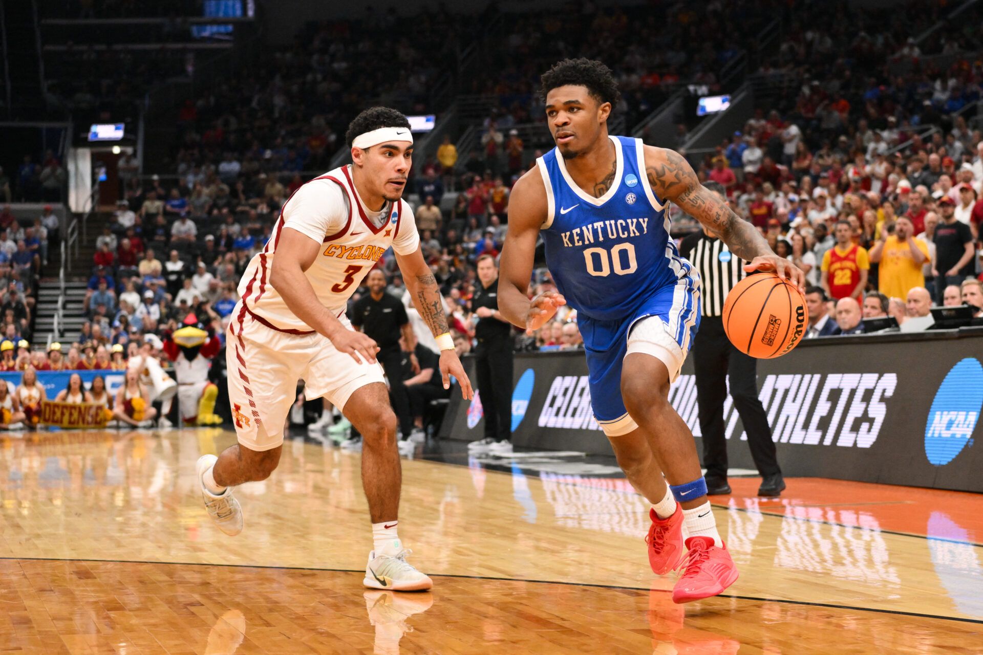 Kentucky Wildcats guard Otega Oweh (00) drives against Iowa State Cyclones guard Tamin Lipsey (3) during the second half during a second round game of the men's 2026 NCAA Tournament at Enterprise Center.