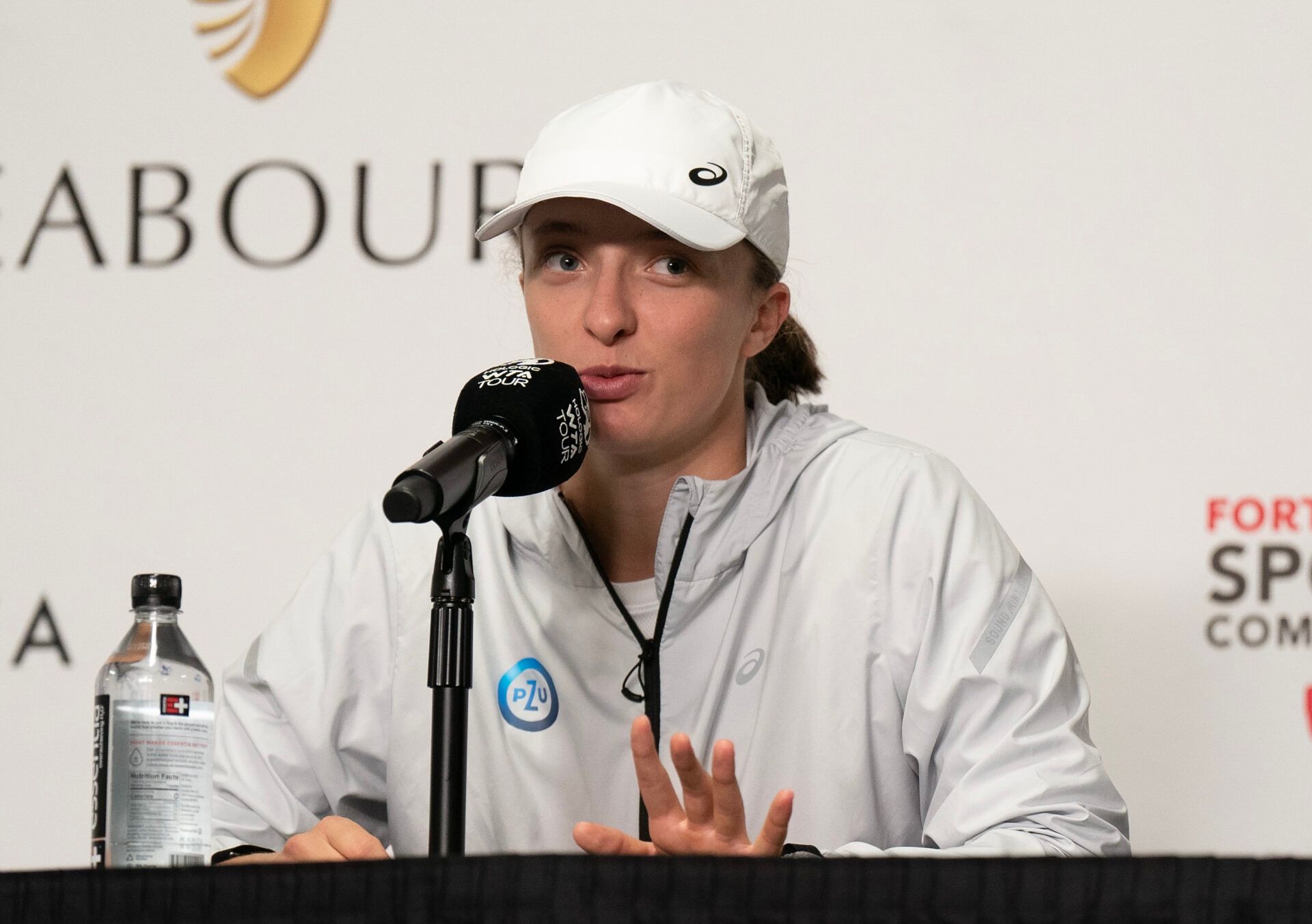 Iga Swiatek (POL) speaks during a press conference after defeating Coco Gauff (USA) on day six of the WTA Finals at Dickies Arena.