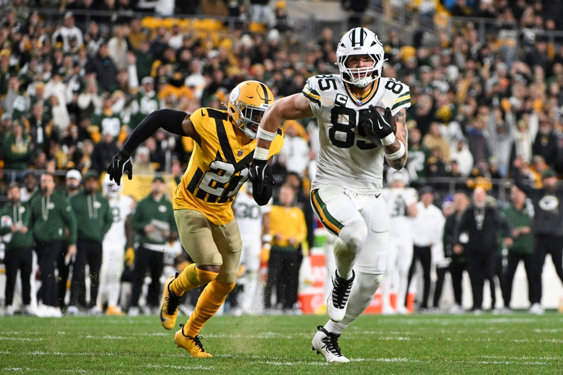 Green Bay Packers tight end Tucker Kraft (85) scores a touchdown against Pittsburgh Steelers safety Chuck Clark (21) during the fourth quarter at Acrisure Stadium.