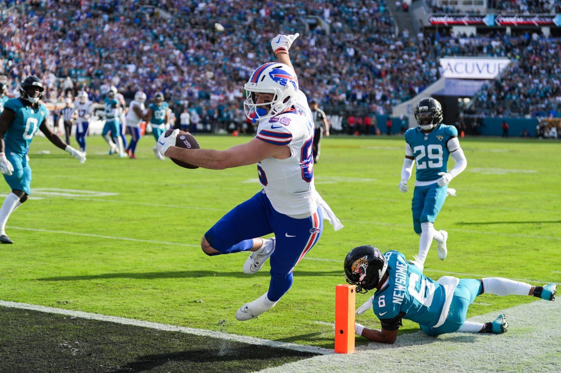 Buffalo Bills tight end Dalton Kincaid (86) scores a touchdown during the fourth quarter in an NFL football AFC Wild Card playoff matchup, Sunday, Jan. 11, 2026, in Jacksonville, Fla. Bills lead 10-7 at the half over the Jaguars. The Bills defeated the Jaguars 27-24.