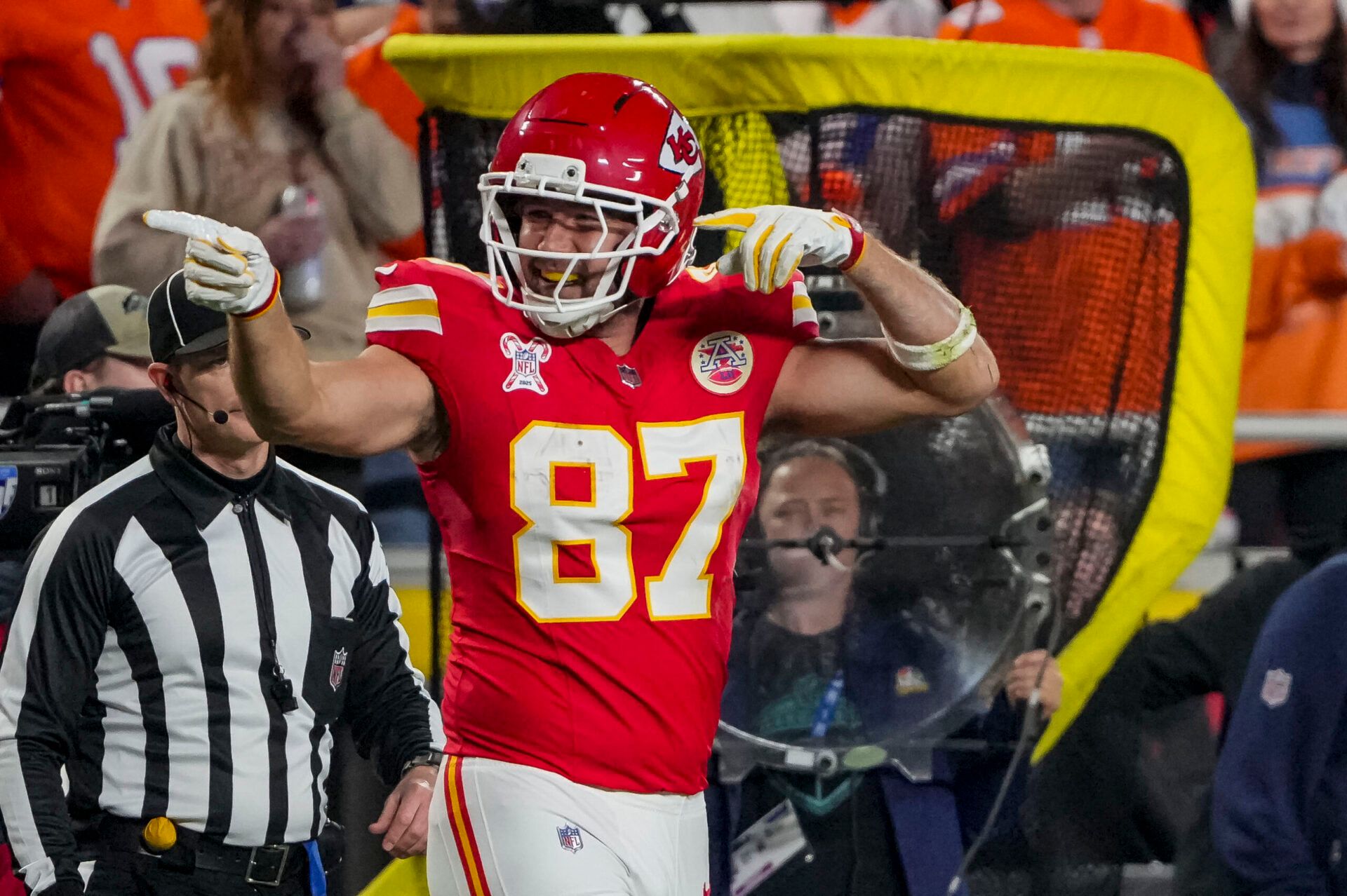 Kansas City Chiefs tight end Travis Kelce (87) celebrates after catching a run during the first quarter at GEHA Field at Arrowhead Stadium.