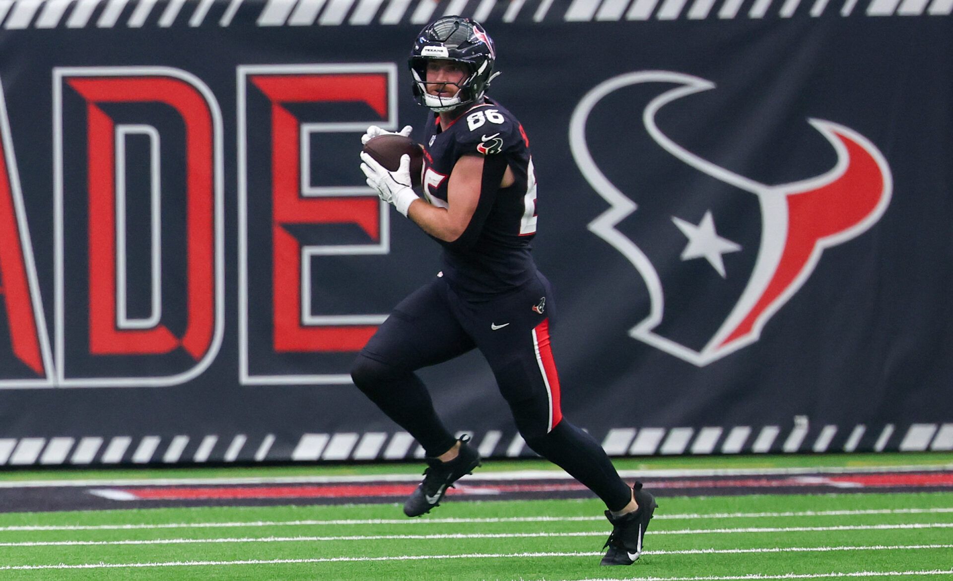 Houston Texans tight end Dalton Schultz (86) runs after the catch against the Jacksonville Jaguars in the fourth quarter at NRG Stadium.