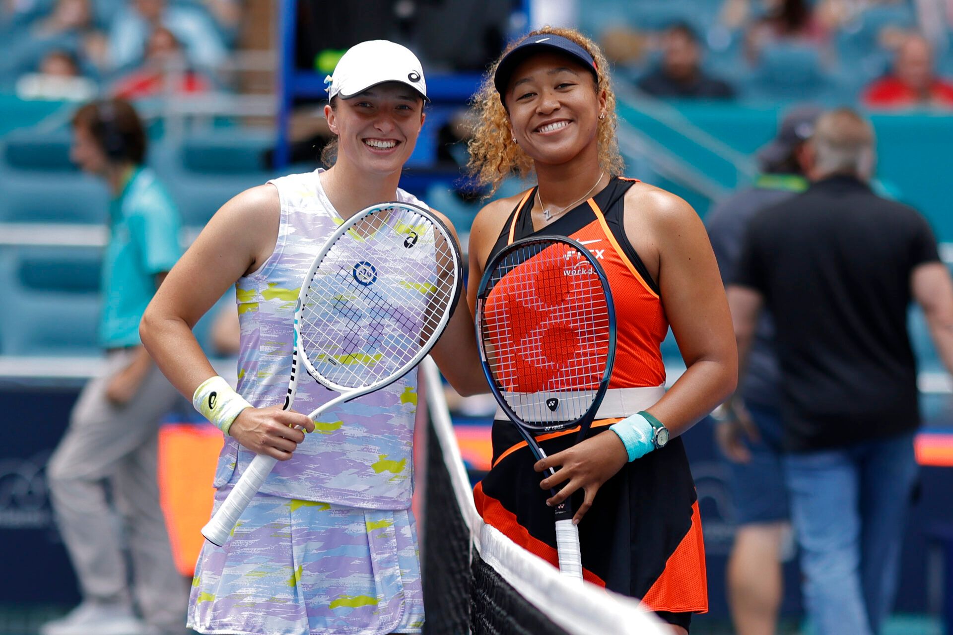 Iga Swiatek (POL)(L) and Naomi Osaka (JPN)(R) pose for a picture prior to their women's singles final in the Miami Open at Hard Rock Stadium.