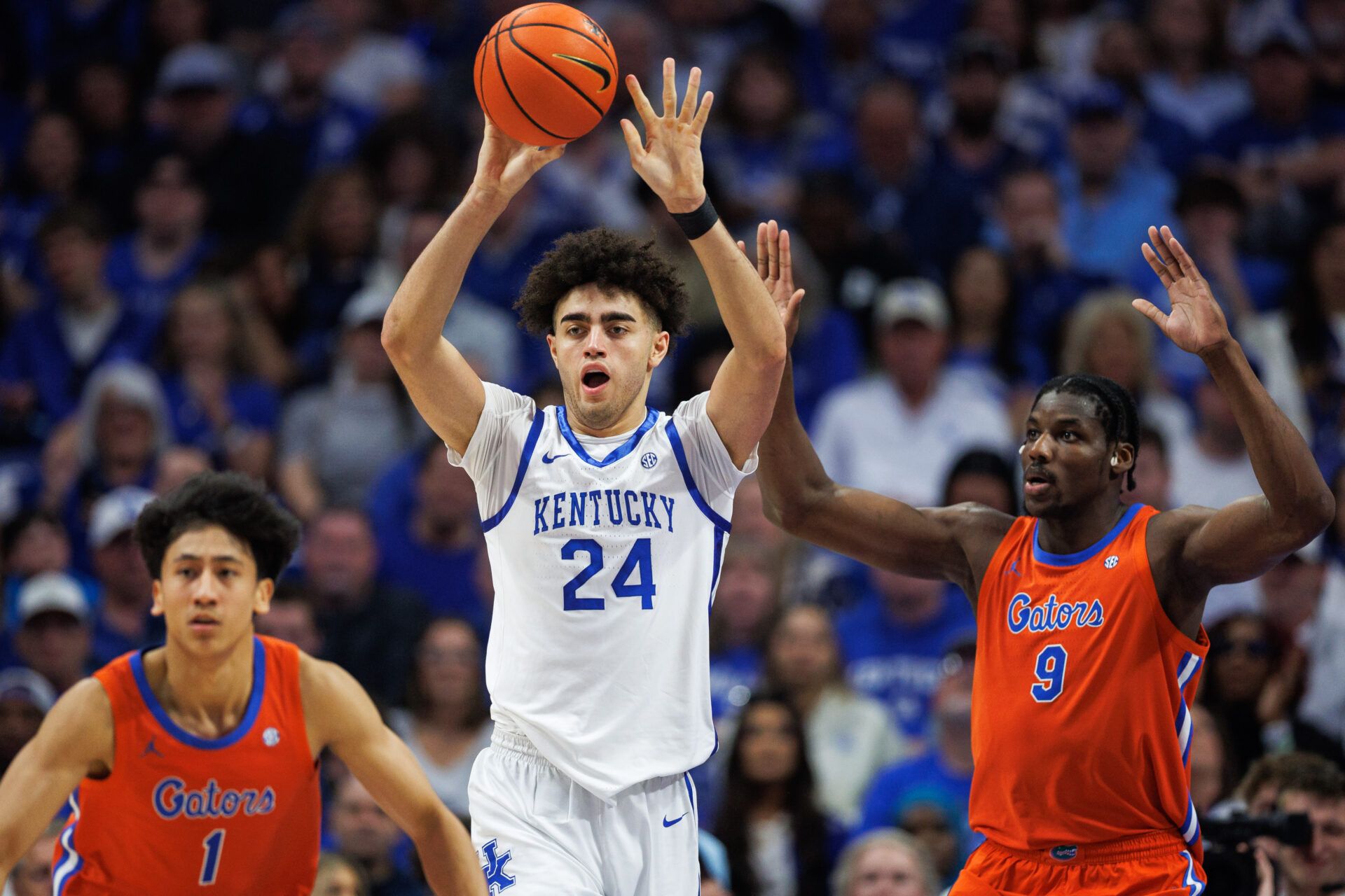 Kentucky Wildcats center Malachi Moreno (24) passes the ball during the first half against the Florida Gators at Rupp Arena at Central Bank Center.