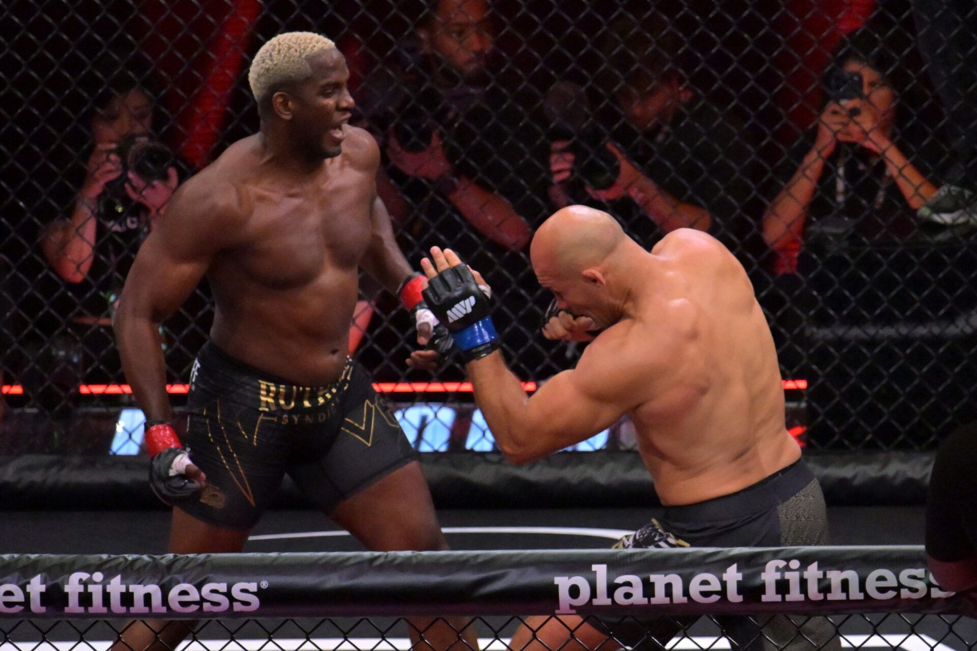 Junior dos Santos (blue gloves) fights Robelis Despaigne (red gloves) in a heavyweight bout at Intuit Dome.