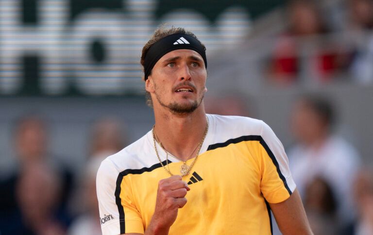 Alexander Zverev of Germany reacts to a point during the menÕs final match against Carlos Alcaraz of Spain on day 15 of Roland Garros at Stade Roland Garros.