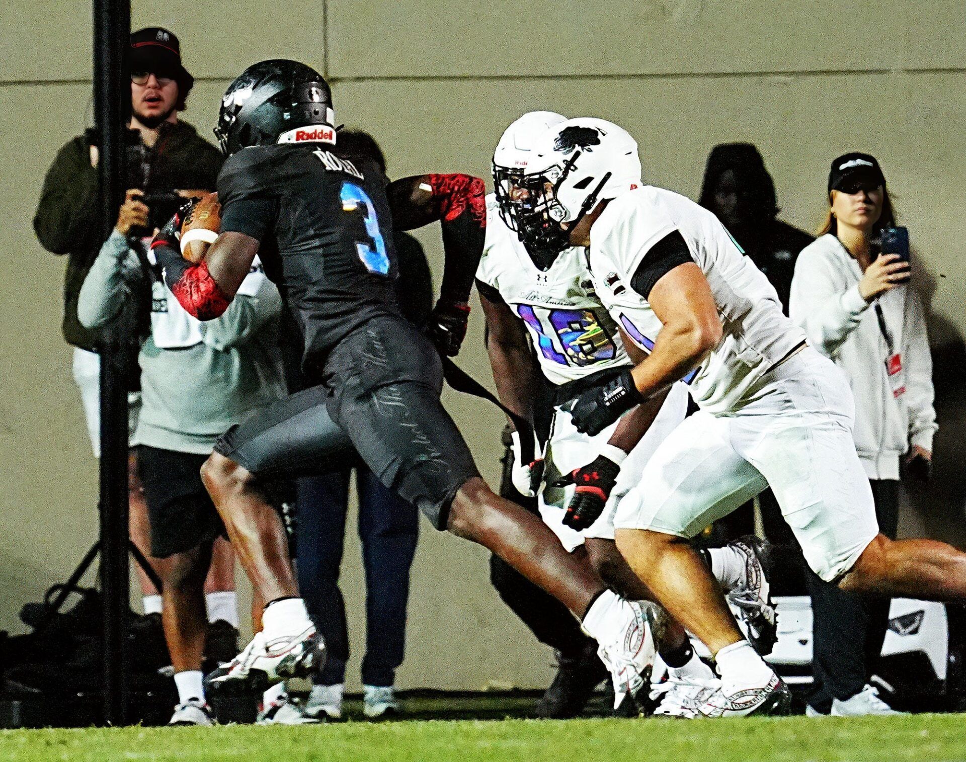 Team Roses Easton Royal (03) runs down the field with the ball and scores a touchdown during the Under Armour All-America Game Saturday, Jan. 3, 2026 at Spec Martin Stadium in DeLand.