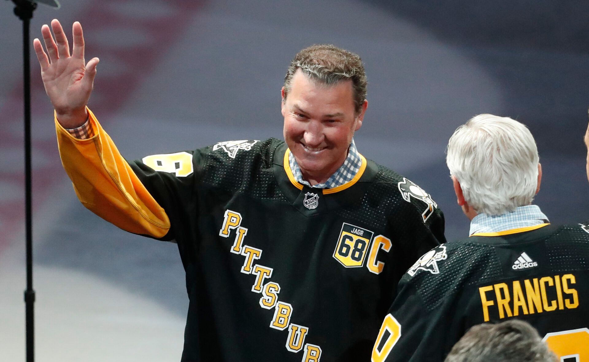 Pittsburgh Penguins former center Mario Lemieux gestures to the crowd during a ceremony to retire the jersey number of Penguins former right wing Jaromir Jagr (not pictured) at PPG Paints Arena. The Penguins host the Los Angeles Kings after the ceremony.