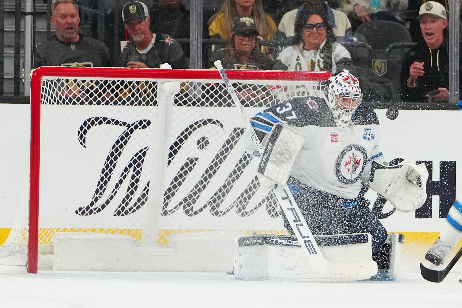 Winnipeg Jets goaltender Connor Hellebuyck (37) at T-Mobile Arena.