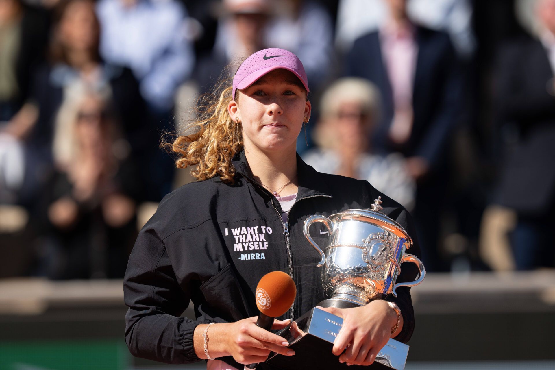 Mirra Andreeva poses with the trophy after winning the womenÕs singles final against Maja Chwalinska of Poland at Stade Roland Garros.