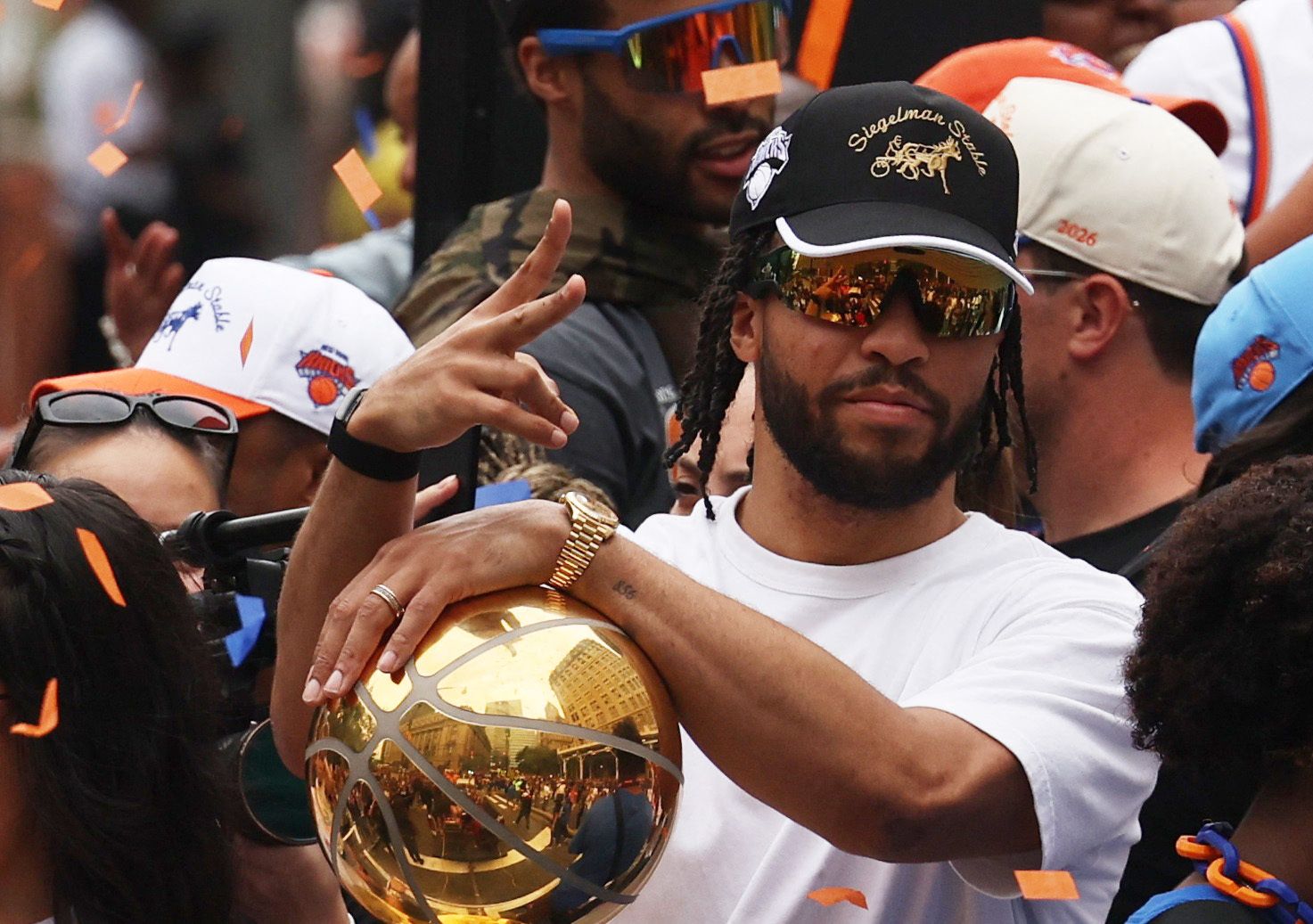 Basketball - NBA - New York Knicks Parade - New York City, New York, U.S. - June 18, 2026 New York Knicks' Jalen Brunson celebrates with the Larry O'Brien Championship Trophy during the parade REUTERS/Shannon Stapleton