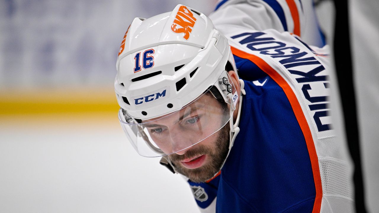 ‘That Doesn’t Scare Me’ — Oilers’ Jason Dickinson Reveals Connor McDavid-Led Locker Room’s Stance on Mike Babcock