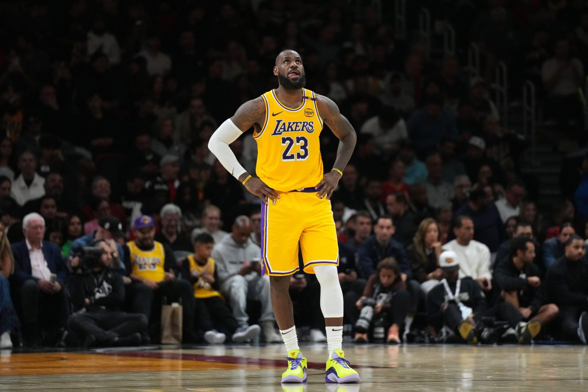 Los Angeles Lakers forward LeBron James (23) looks up at the scoreboard late in a game against the Miami Heat at Kaseya Center.